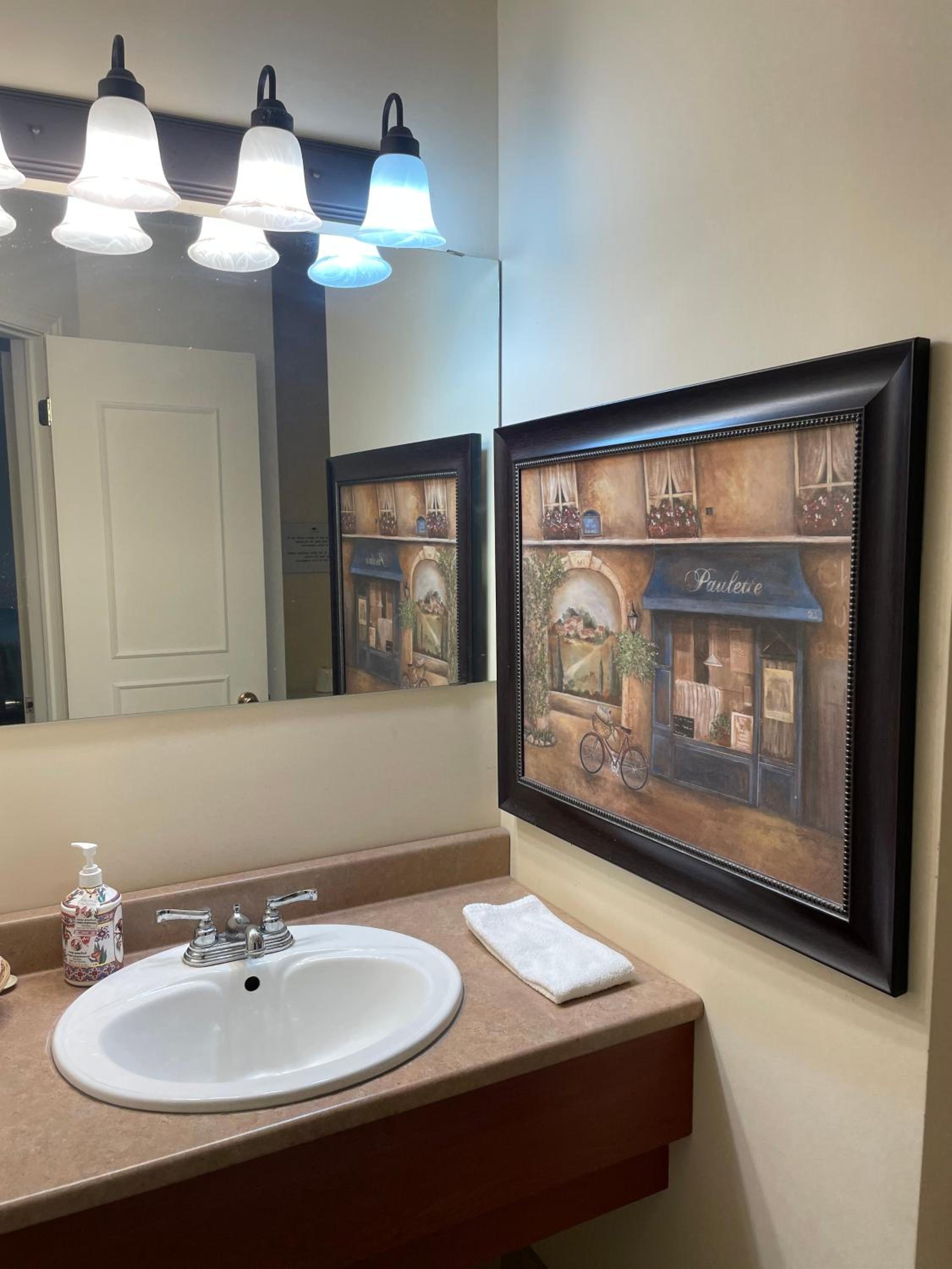 King Suite with Spa Bath photo 3