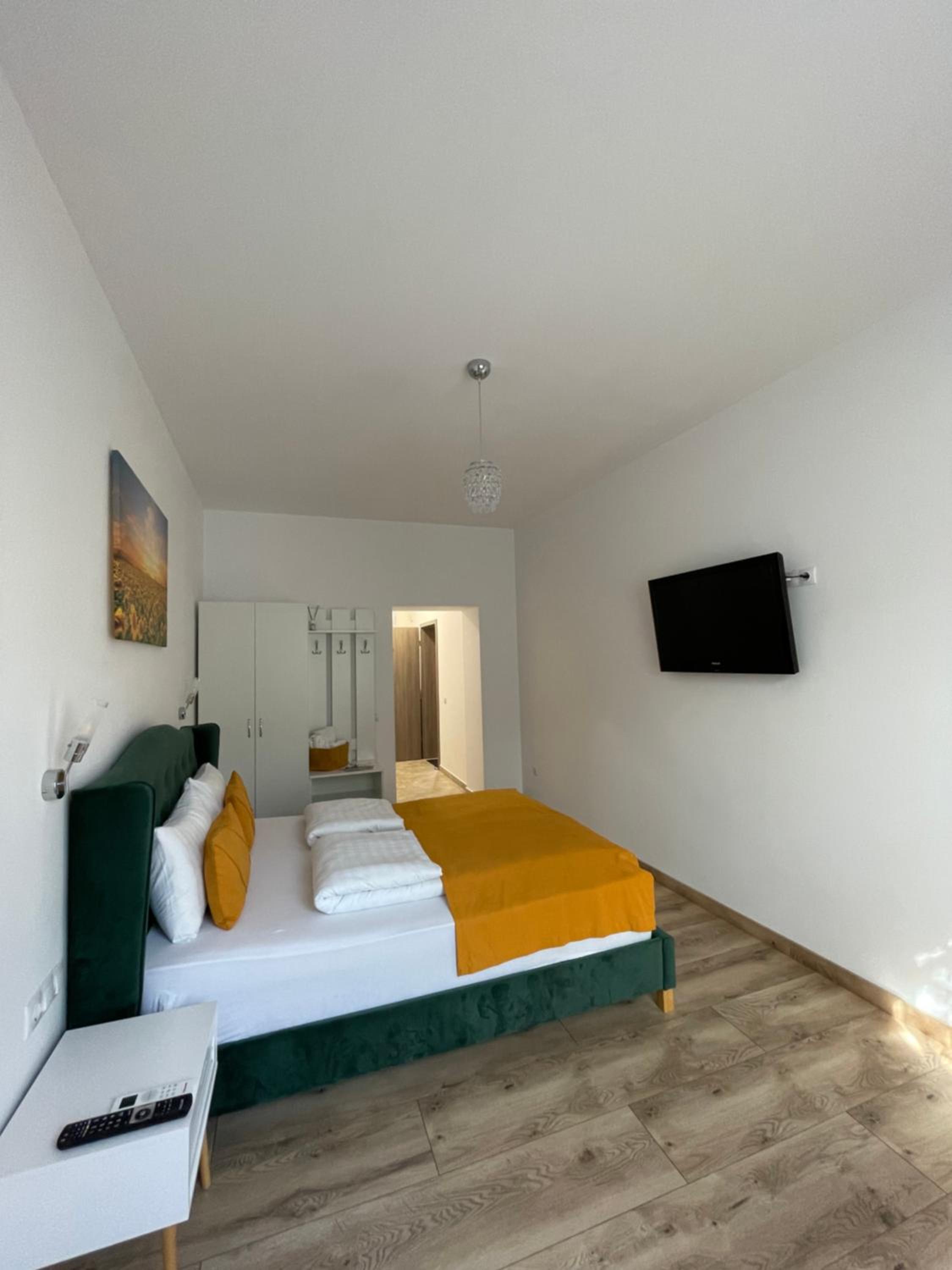 One-Bedroom Apartment - Photo 2