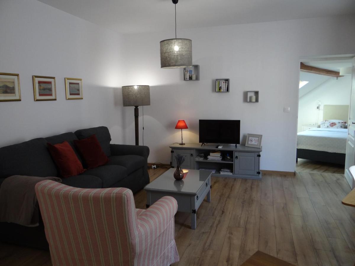 One-Bedroom Apartment photo 2