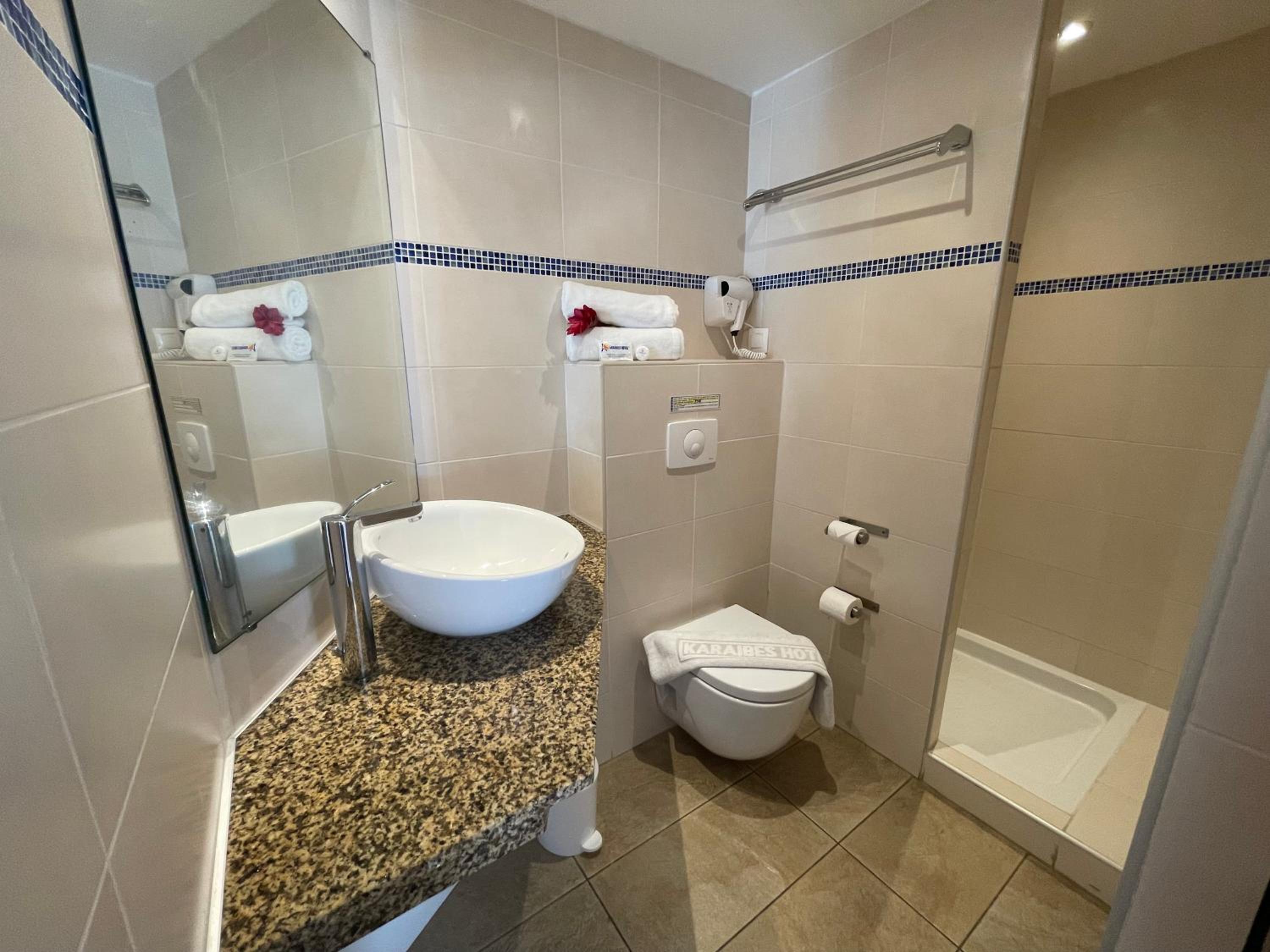 Twin Room - Photo 2