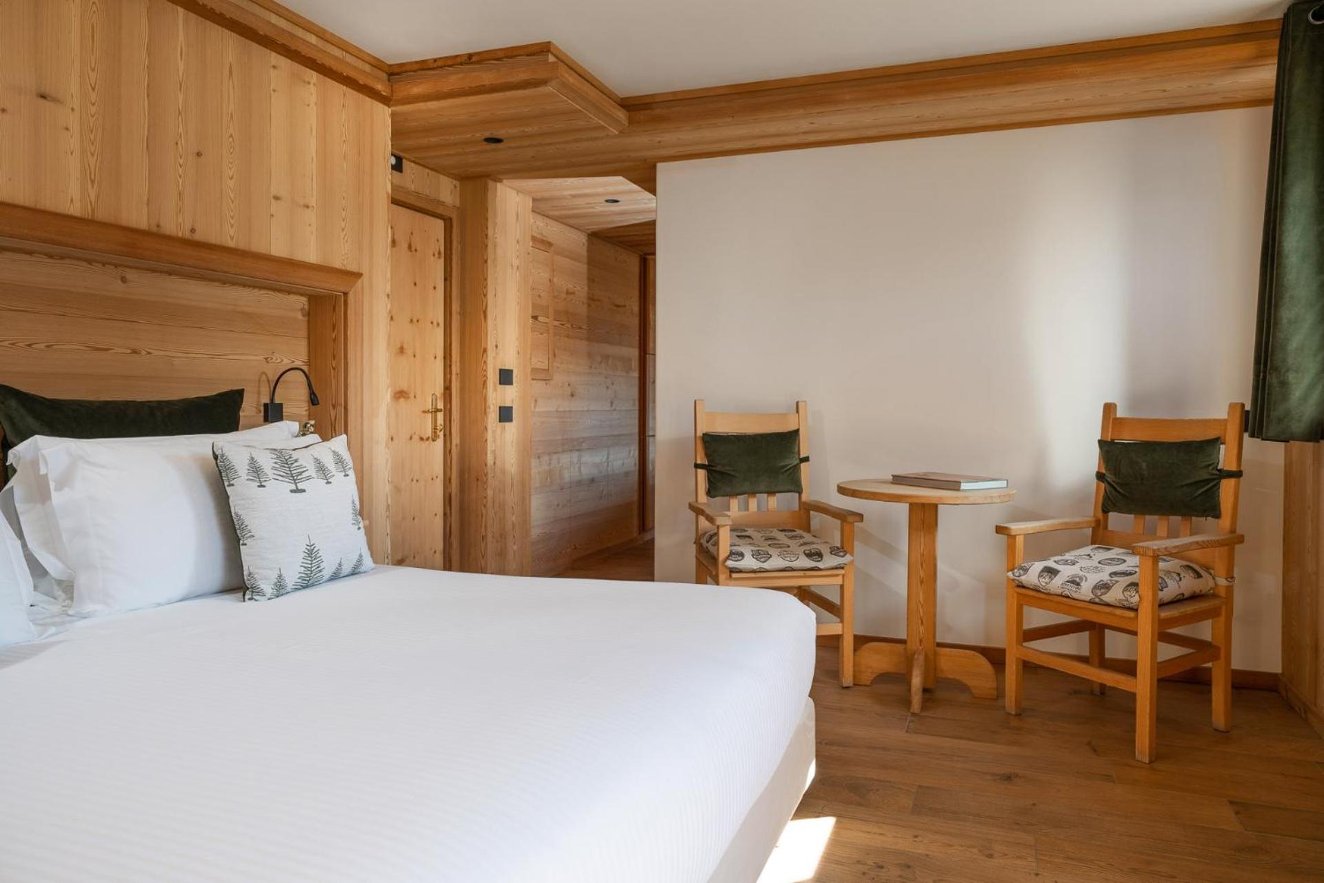 Suite - Photo 16
