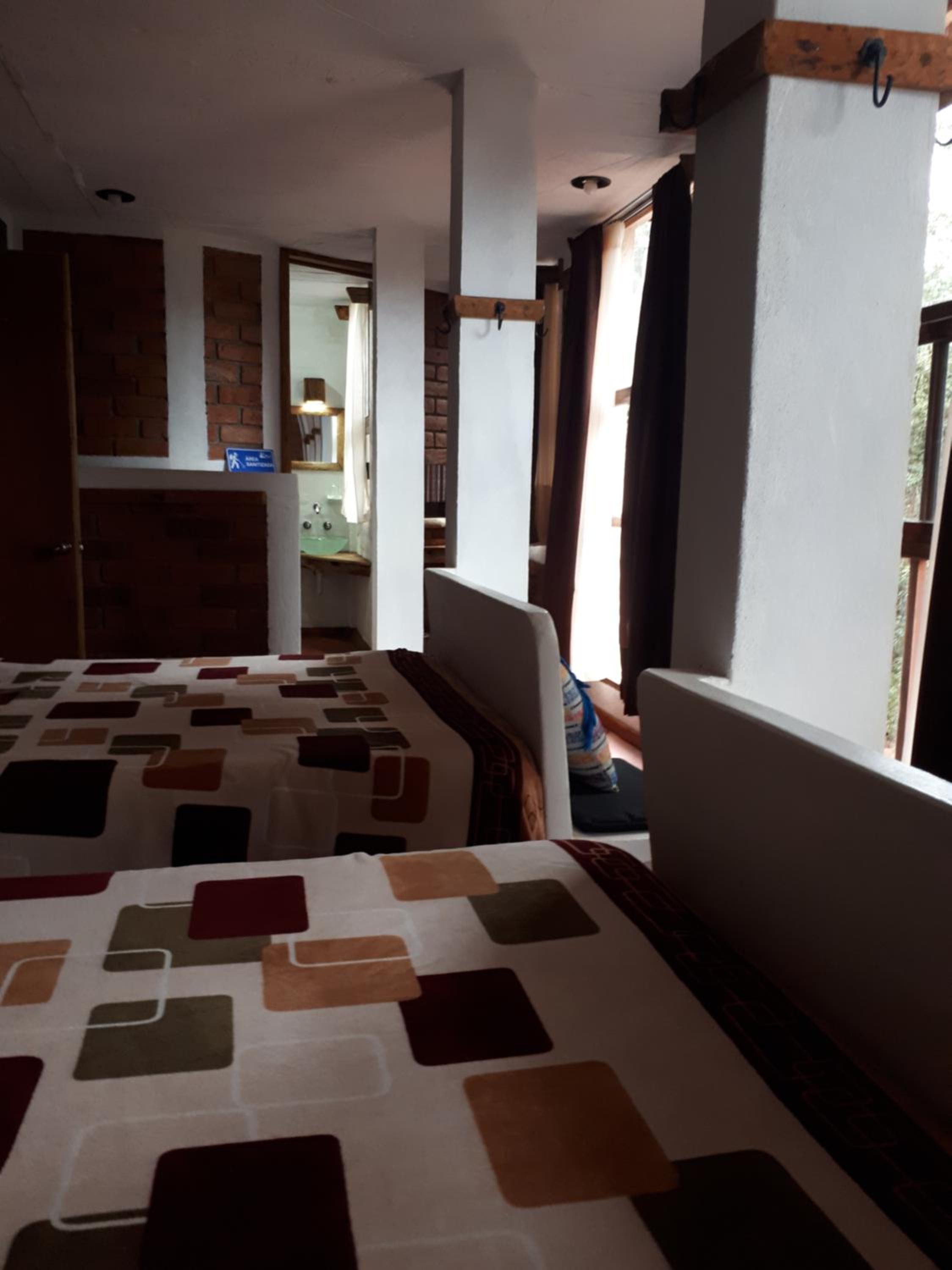 Quadruple Room with Private Bathroom - Photo 7