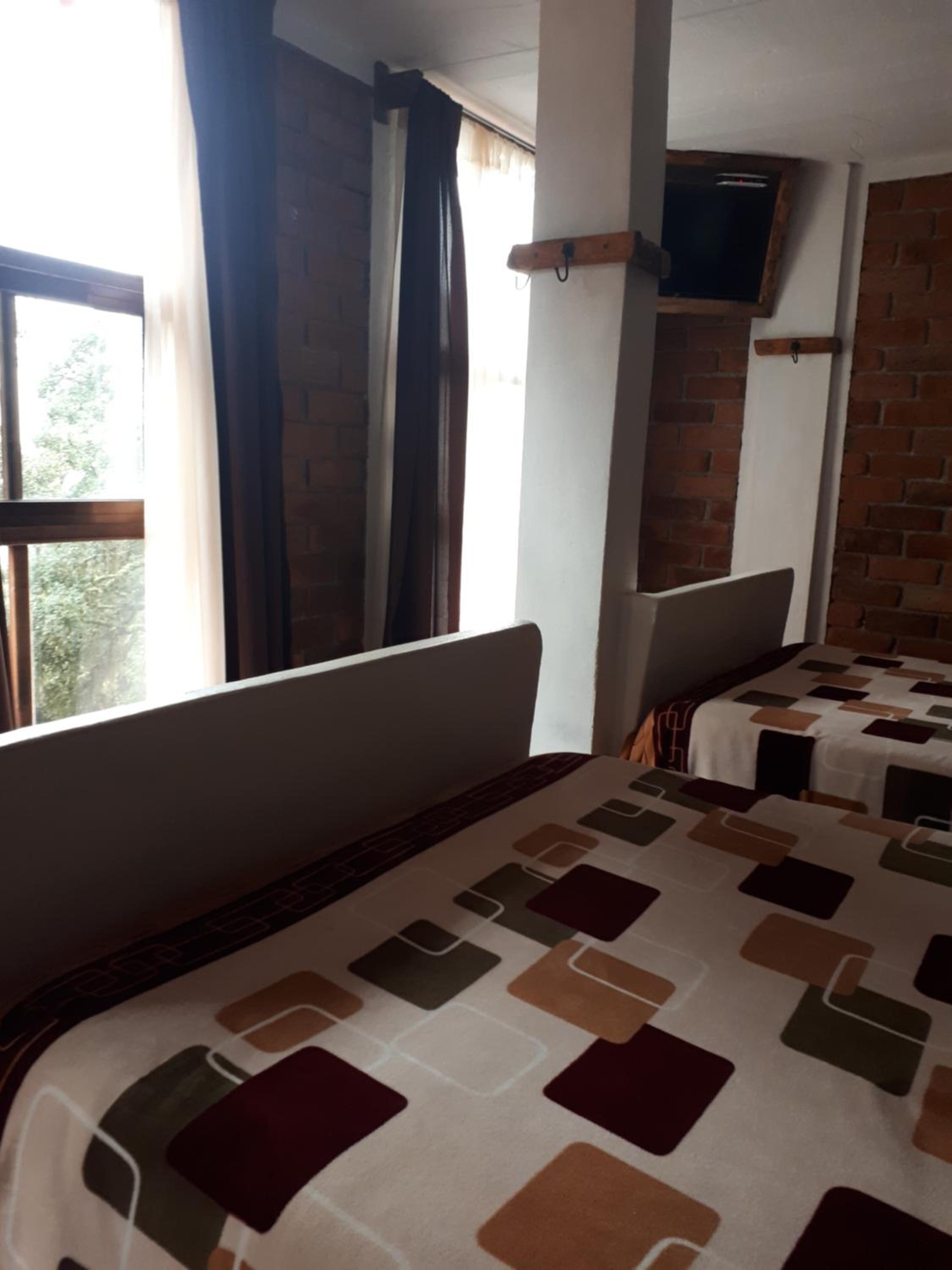 Quadruple Room with Private Bathroom - Photo 4