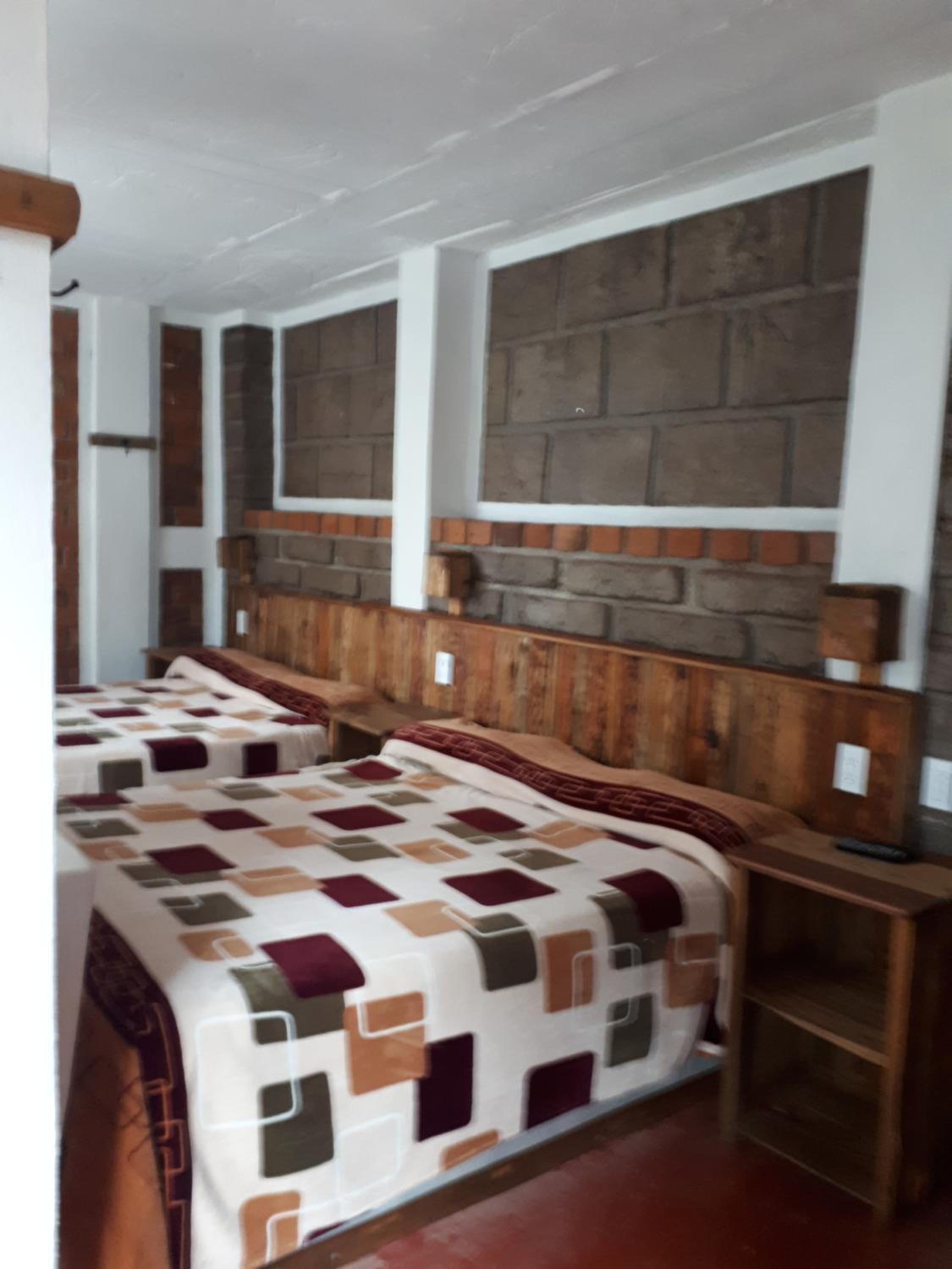 Quadruple Room with Private Bathroom - Photo 6