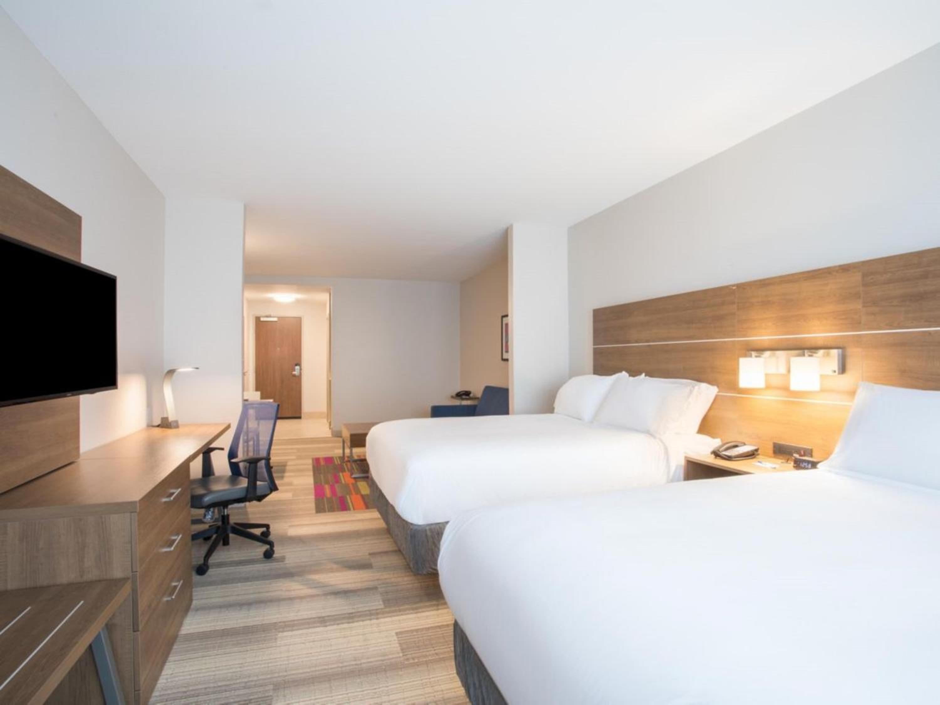 Queen Room with Two Queen Beds - Hearing Accessible/Non-Smoking photo 1
