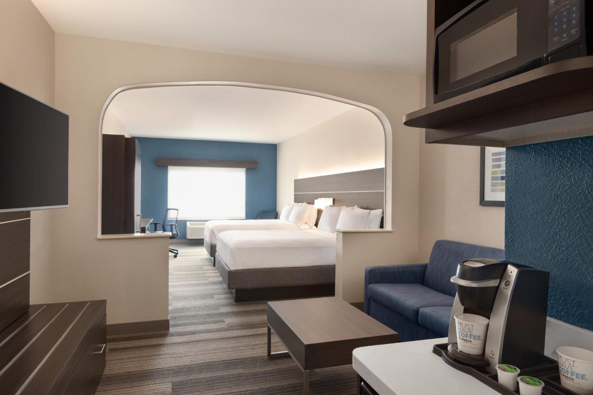 Suite with Two Queen Beds - Photo 3