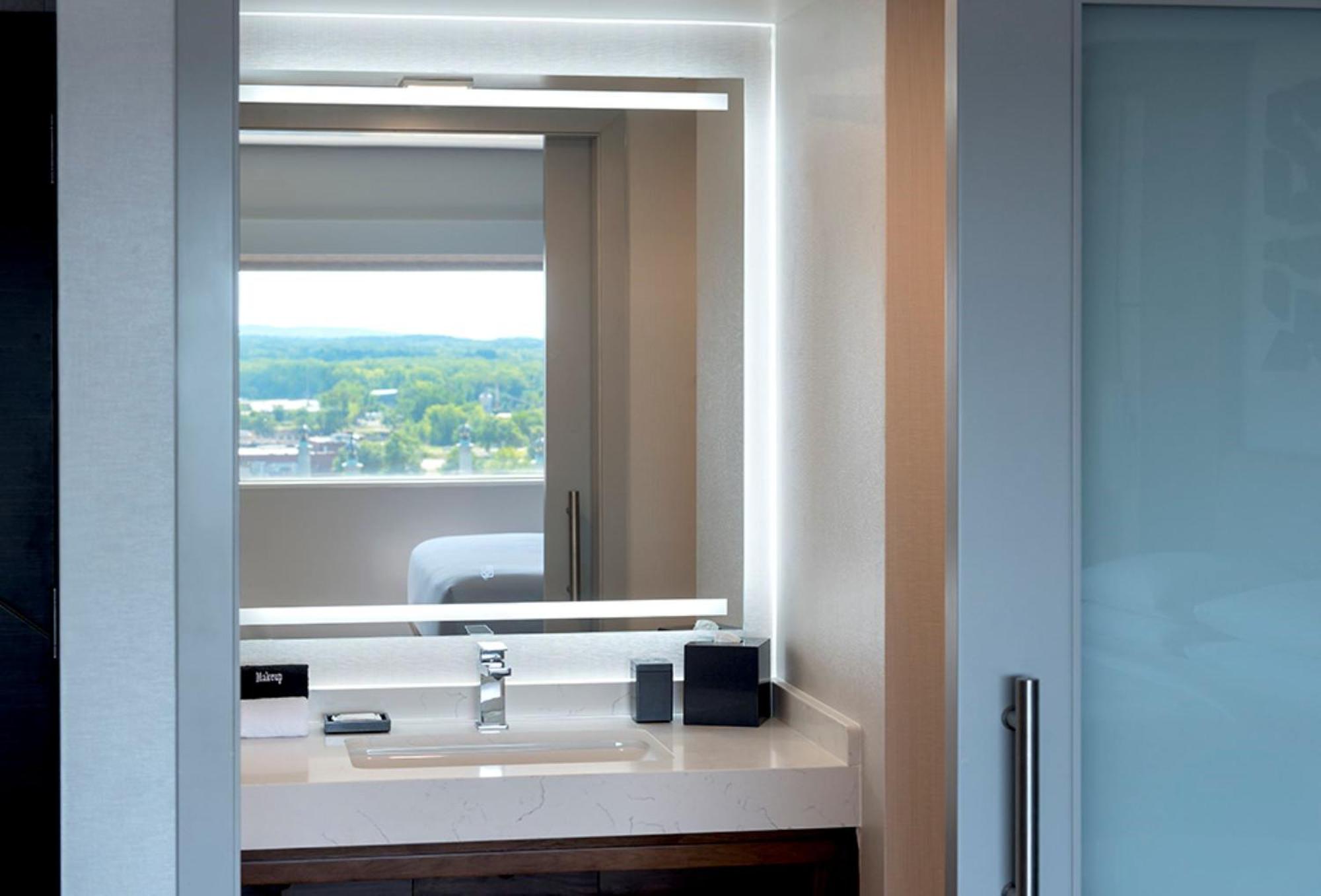 King Room with City View - Photo 6