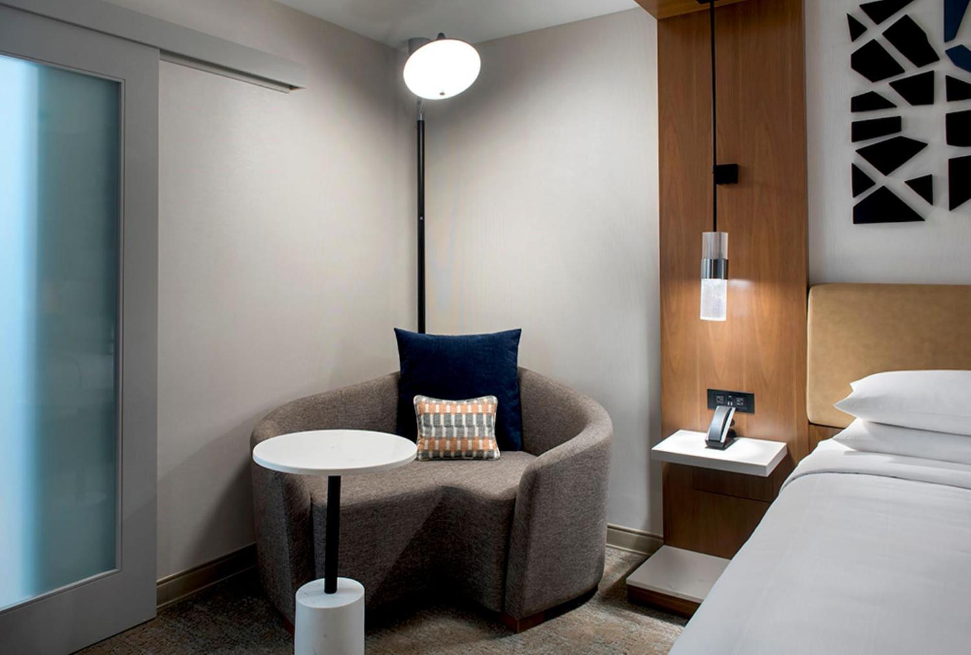 King Room with City View - Photo 4
