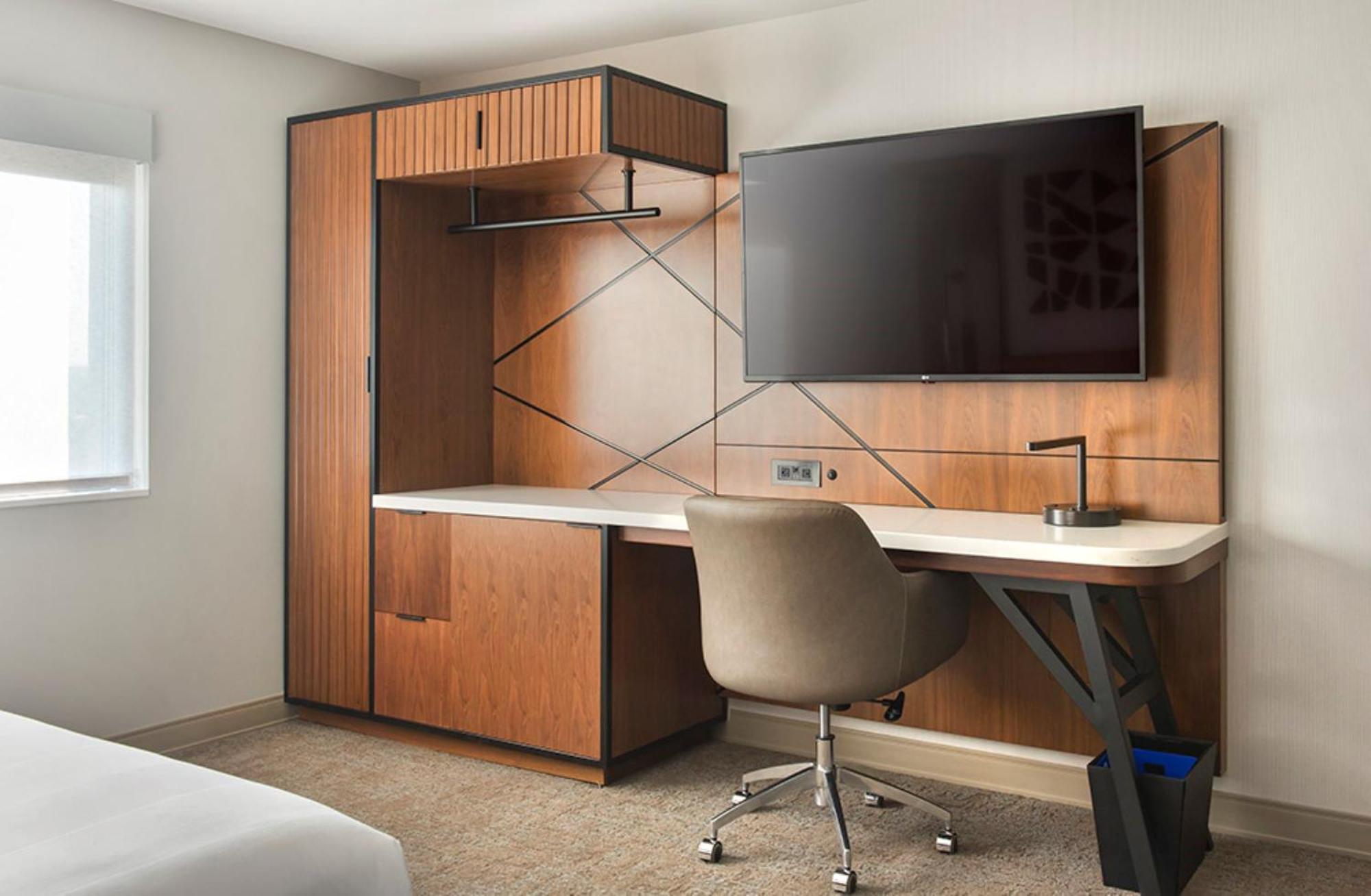 King Room with City View - Photo 3