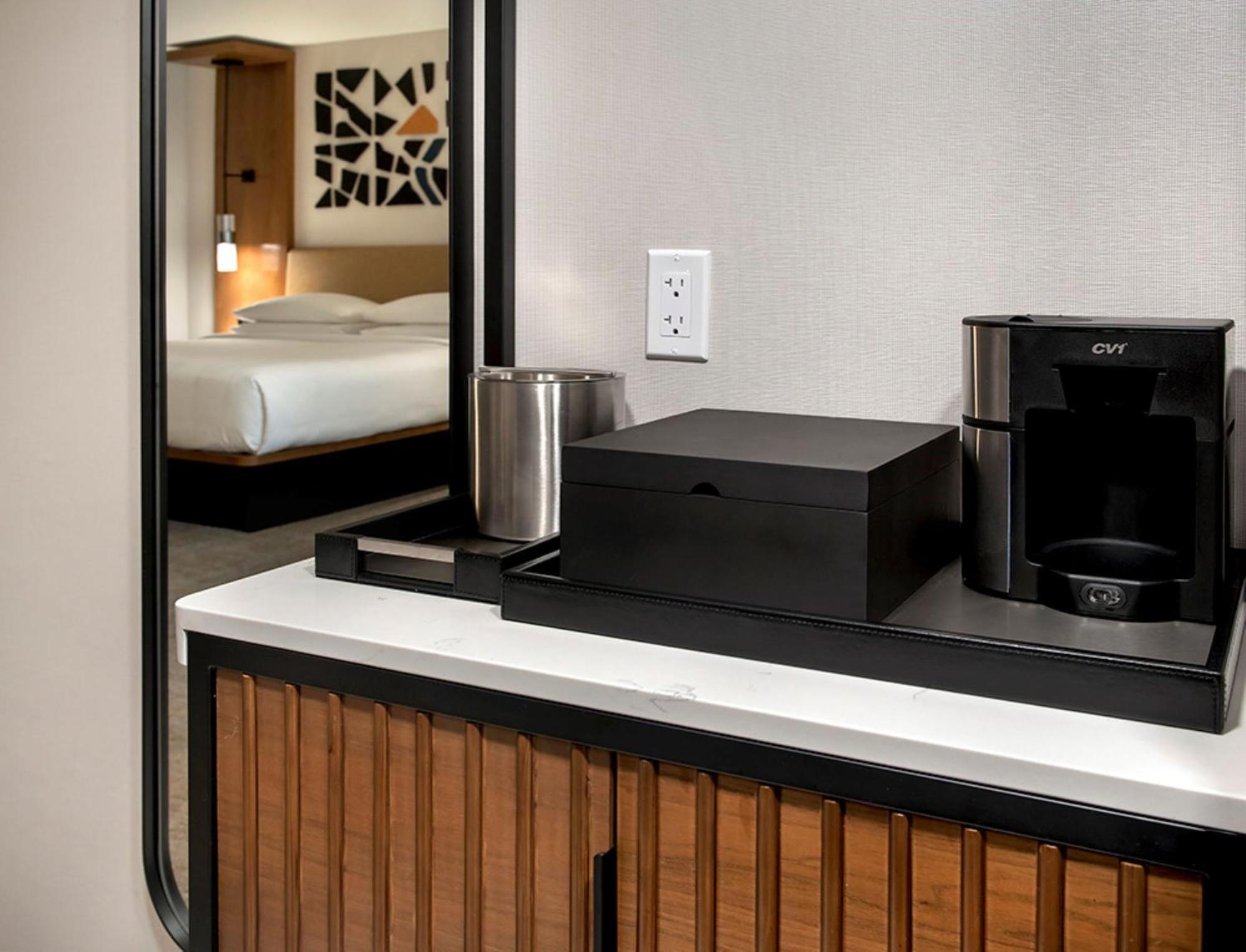 King Room with City View - Photo 2