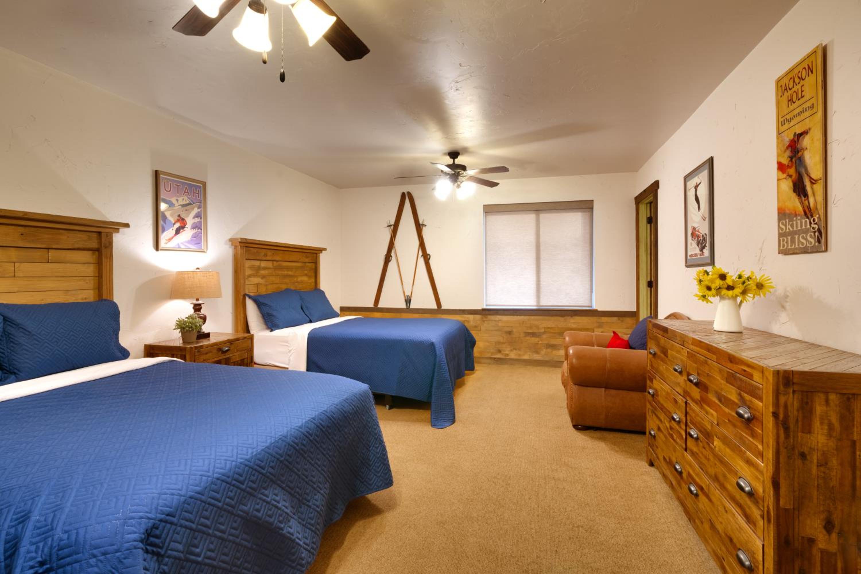 Queen Room with Two Queen Beds photo 3