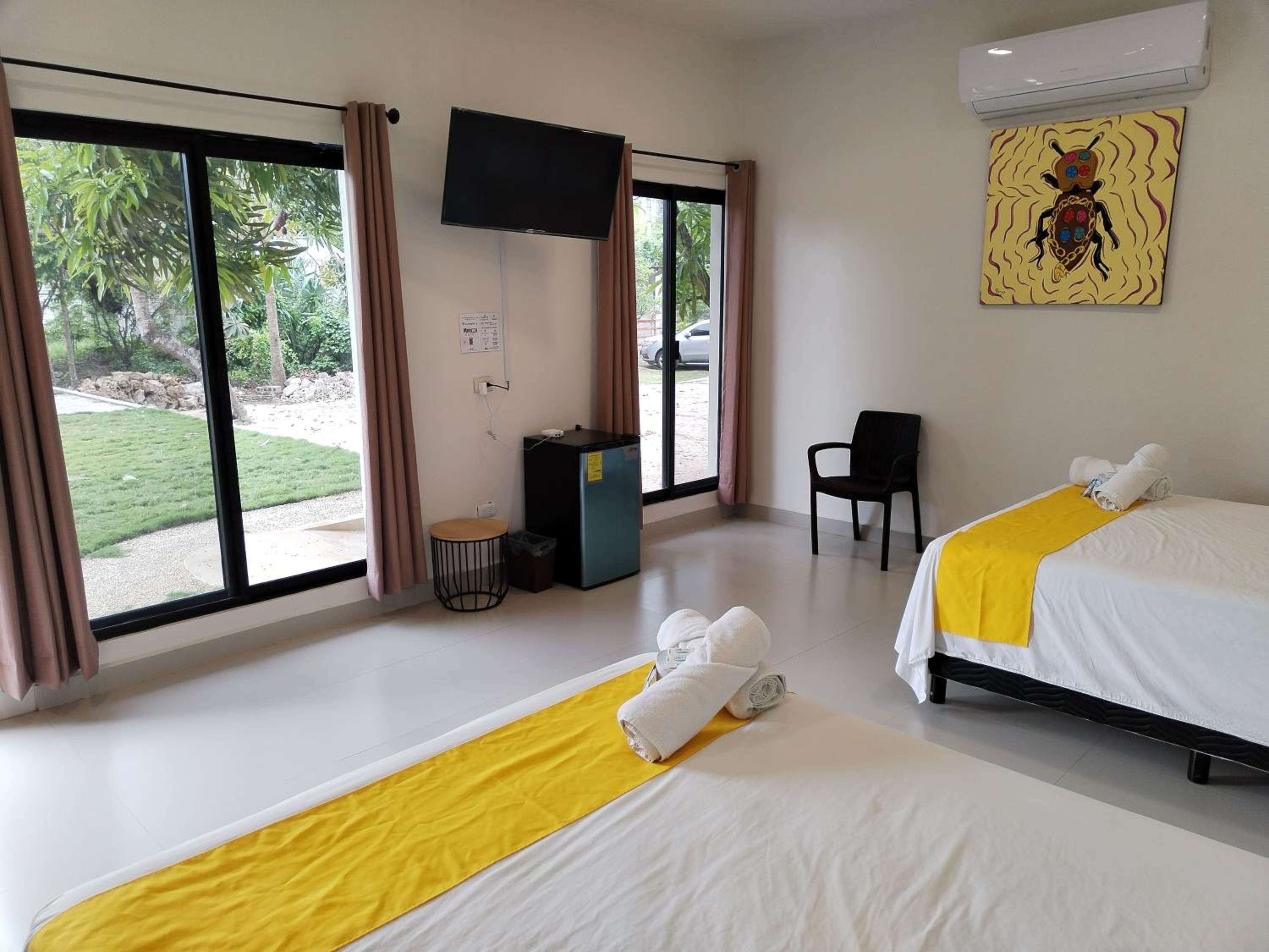 Economy Quadruple Room - Photo 15