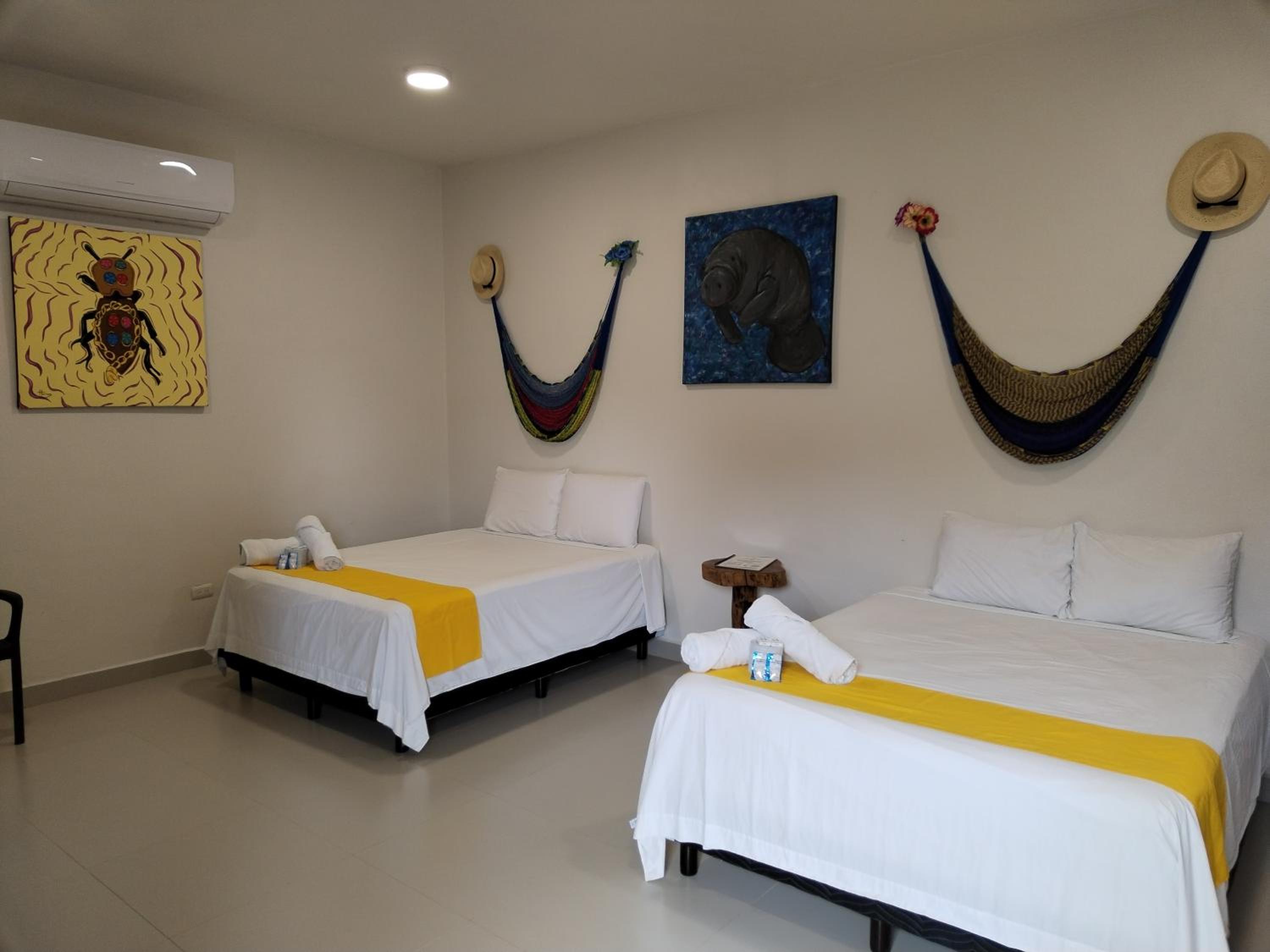 Economy Quadruple Room - Photo 17