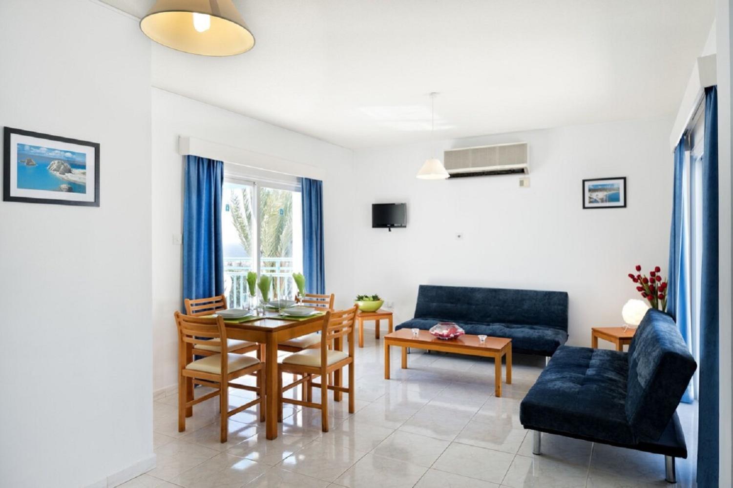 One-Bedroom Apartment with Sea View - Photo 3