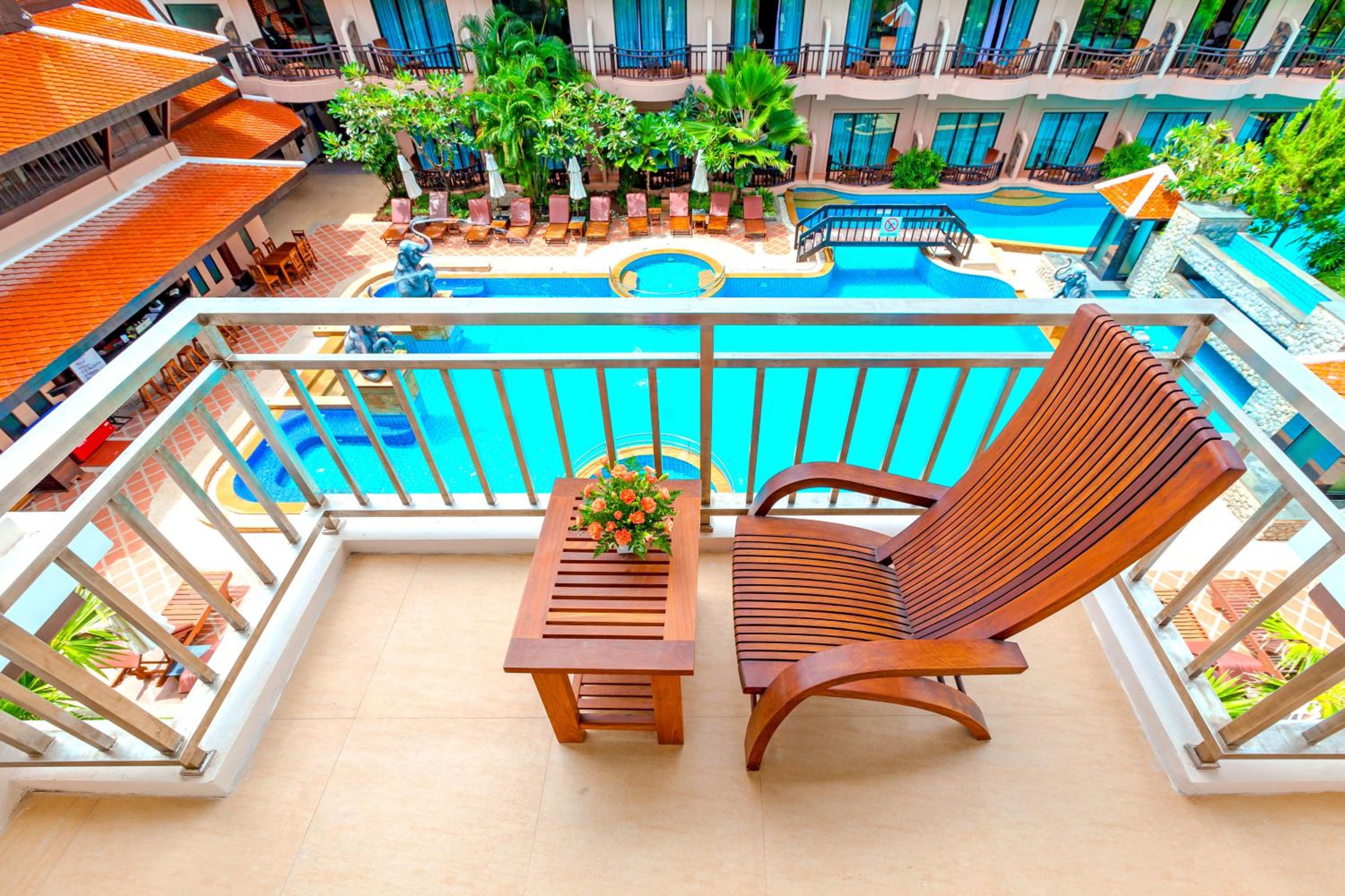 Grand Deluxe Double or Twin Room with Pool View - Photo 2