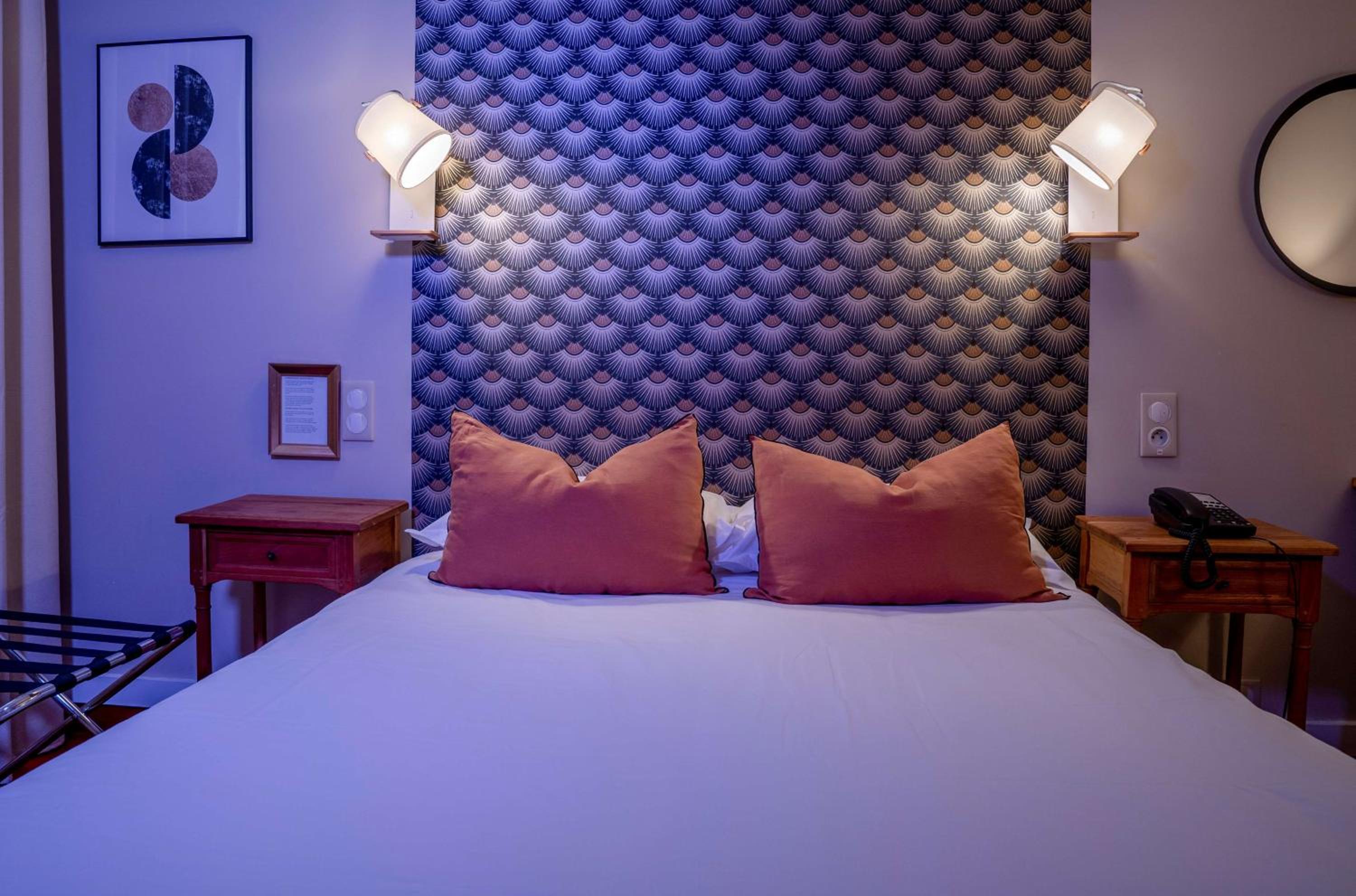 Standard Double Room thumbnail 6