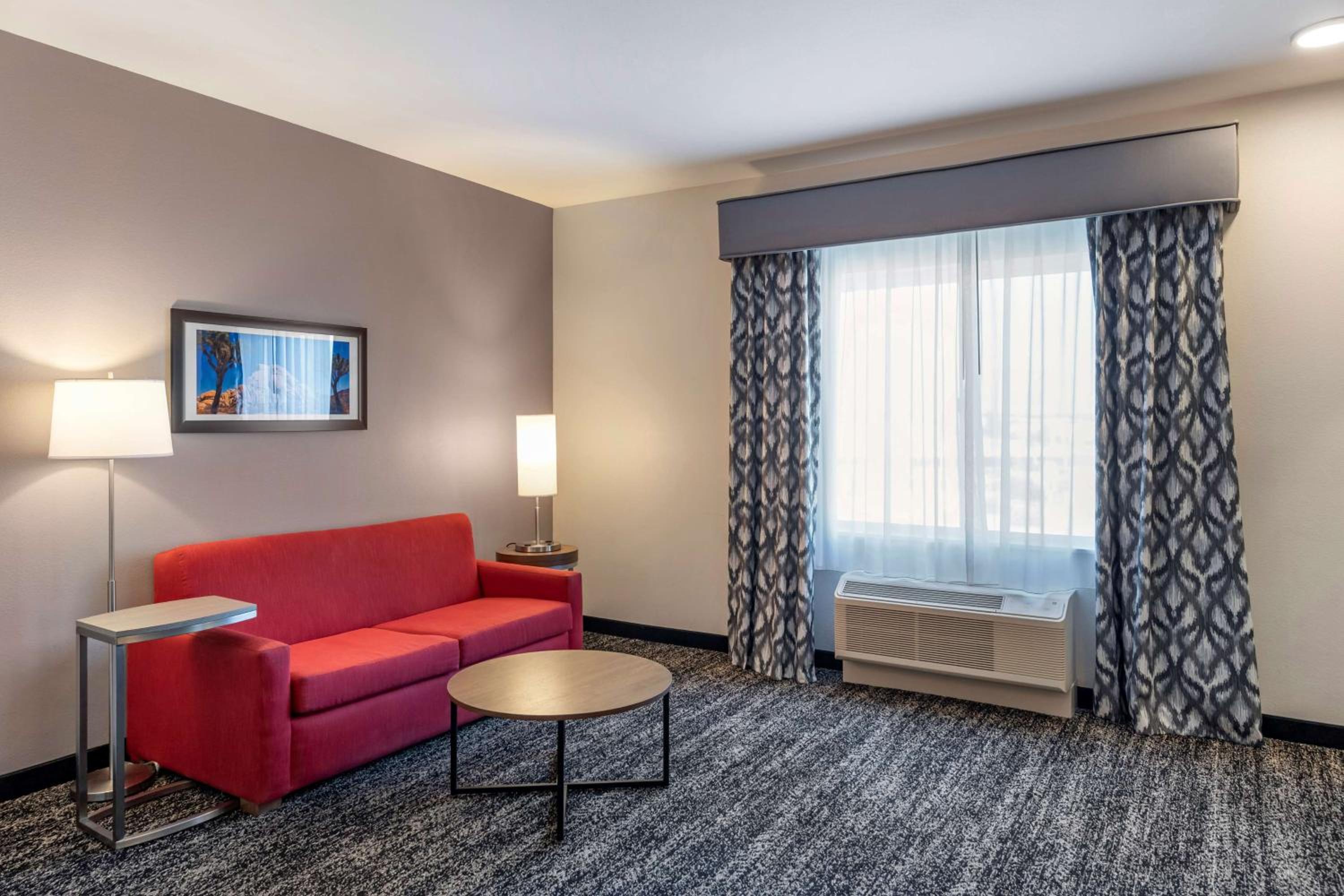 Queen Suite with Two Queen Beds - Photo 3