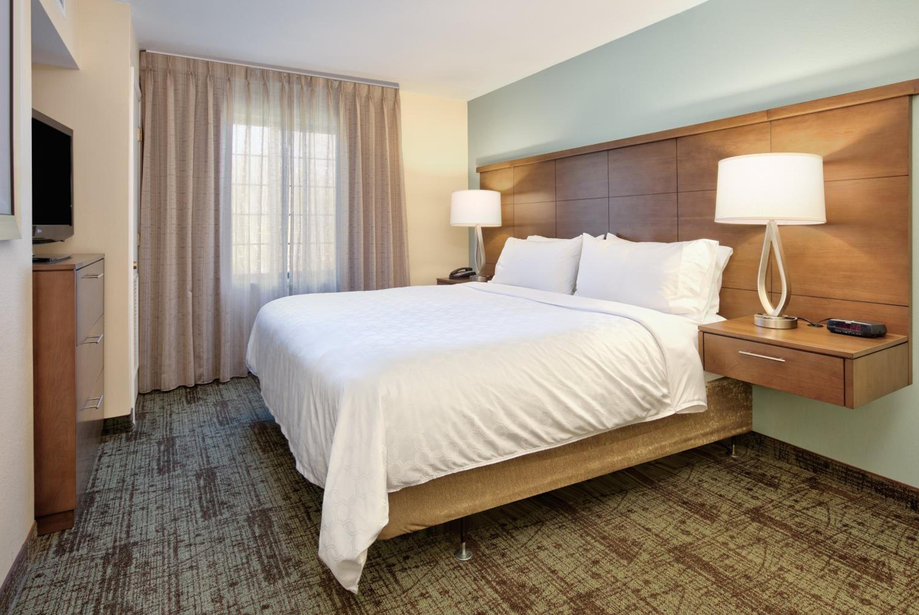 One-Bedroom Suite with Sofa Bed - Photo 4