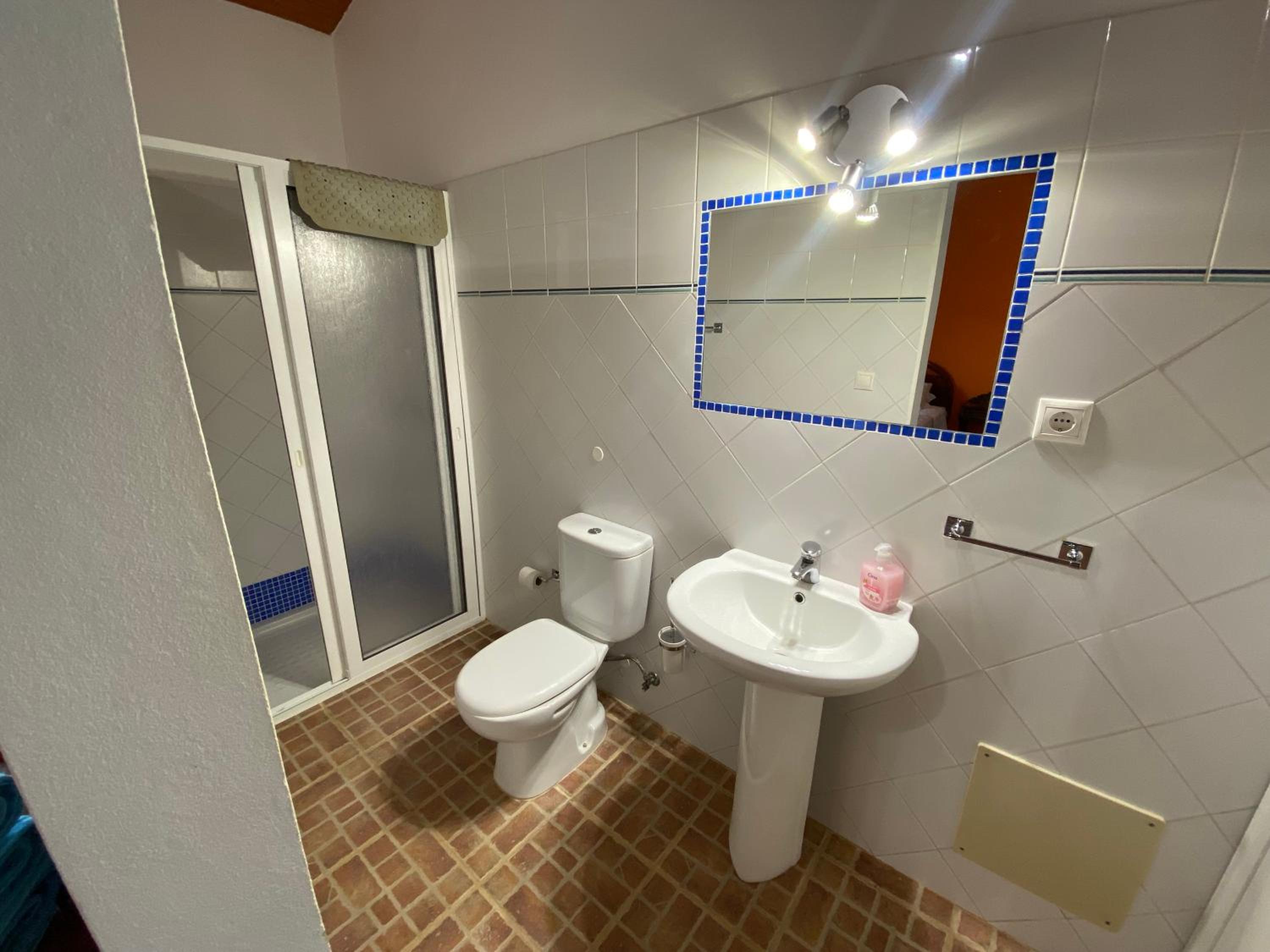 Quadruple Room with Private Bathroom photo 2