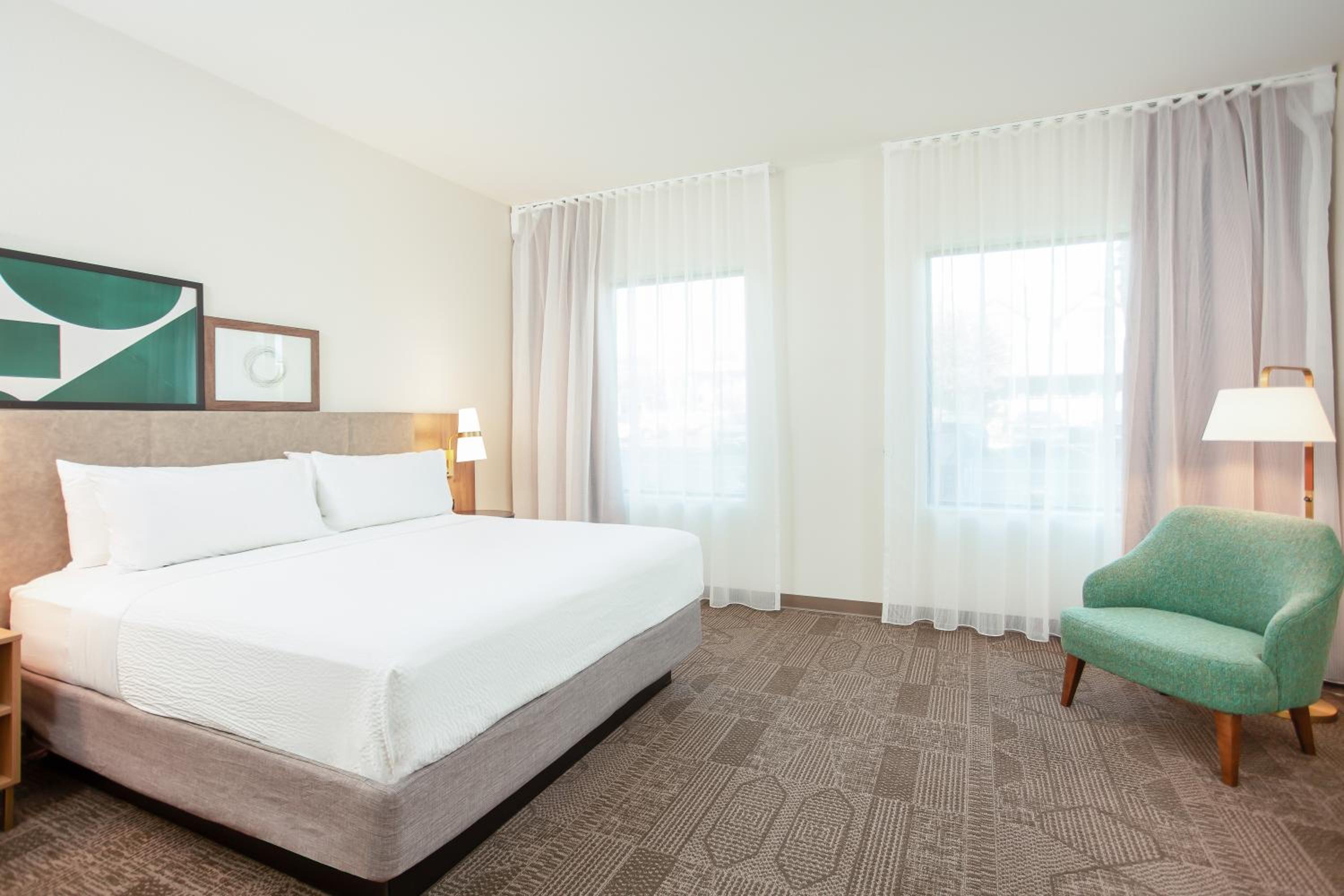 Two-Bedroom Suite with Accessible Tran Shower