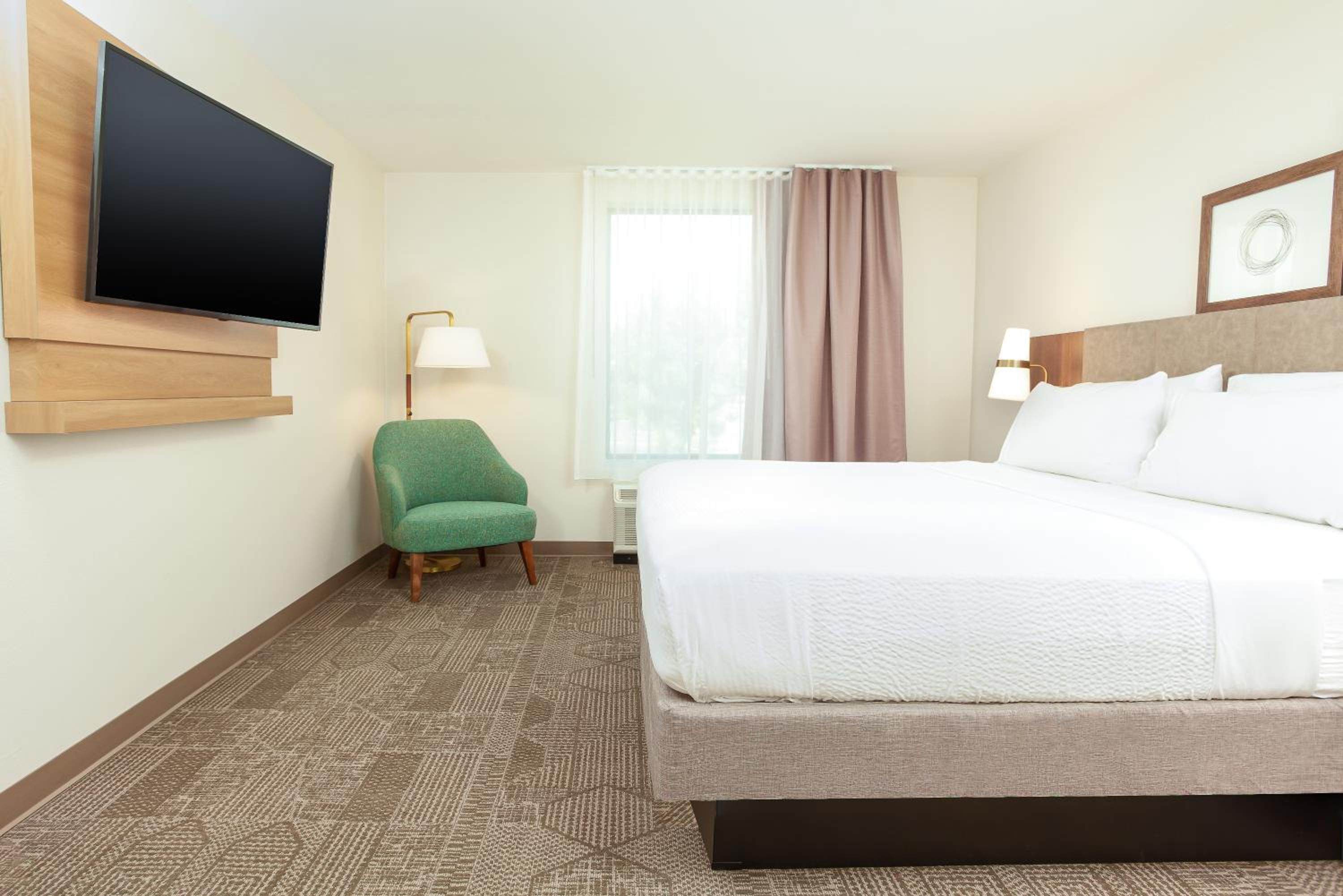 Two-Bedroom Suite - Photo 4