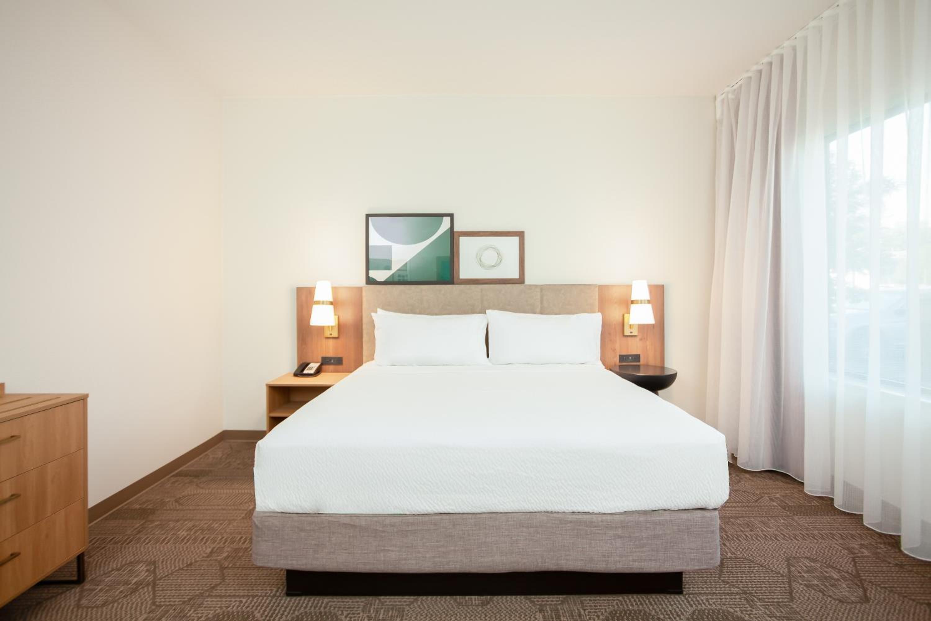 Two-Bedroom Suite - Photo 6