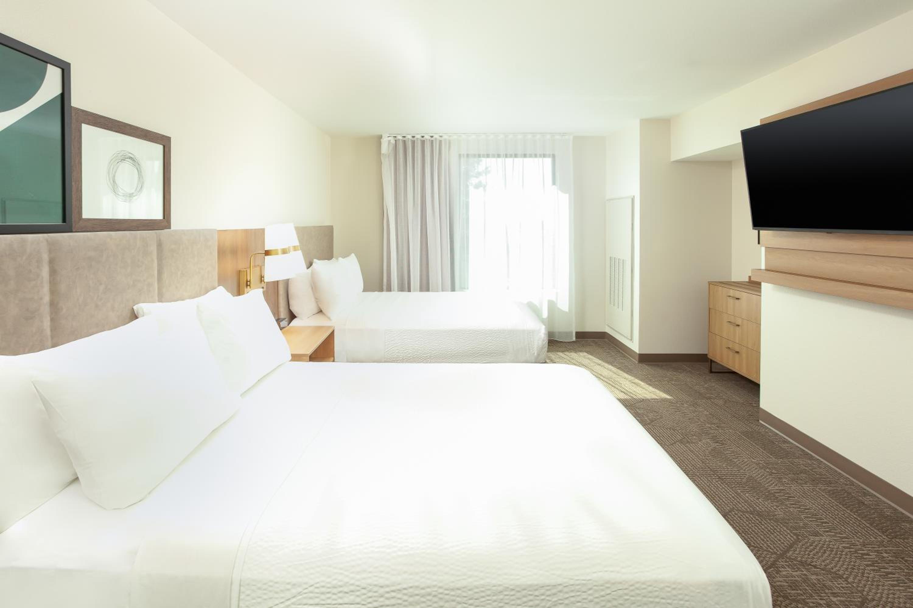 One-Bedroom Suite with Two Queen Beds - Photo 7