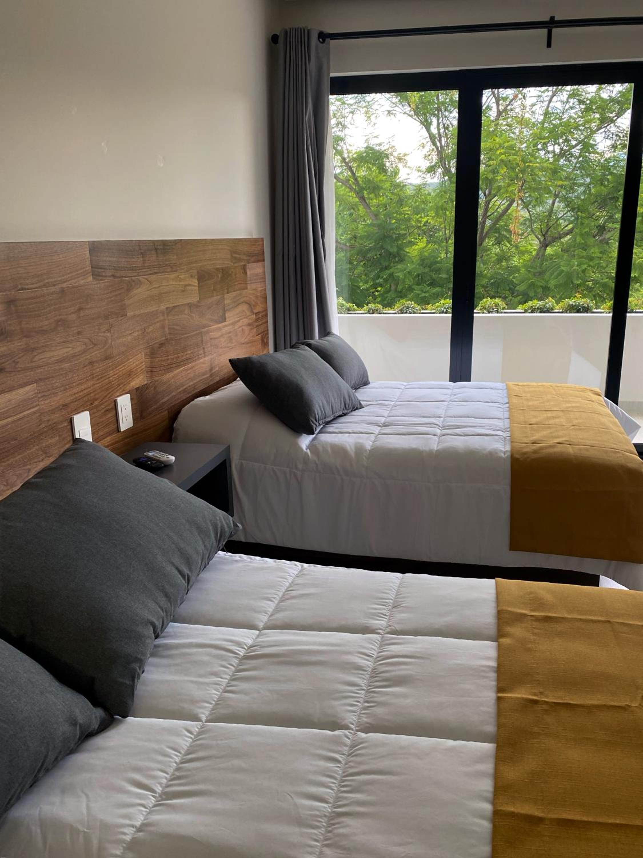 Twin Room with Balcony - Photo 4