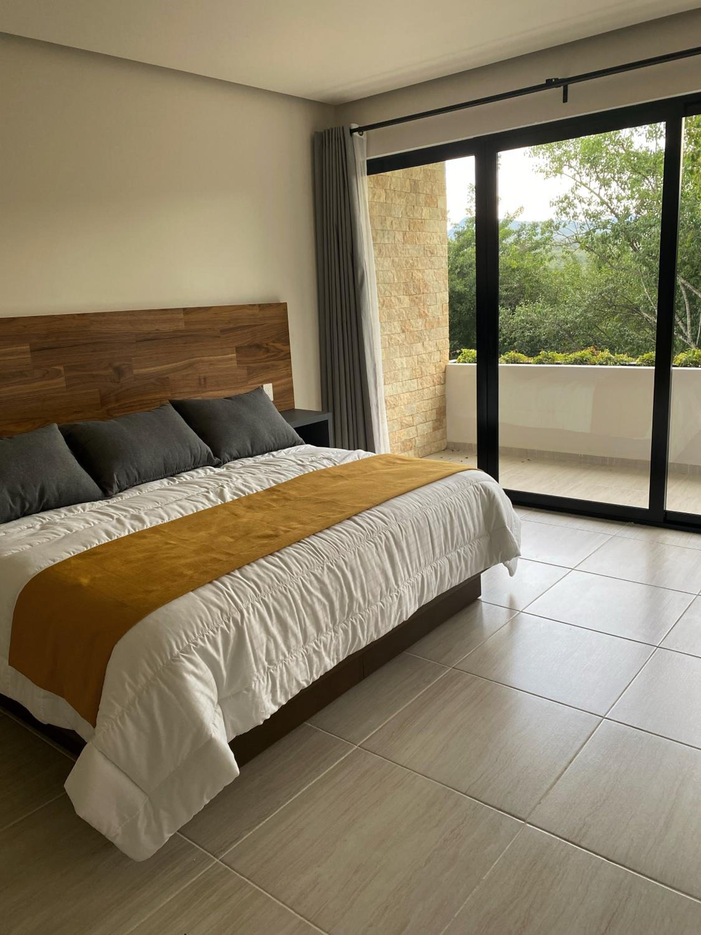 Junior Suite with Pool View - Photo 9