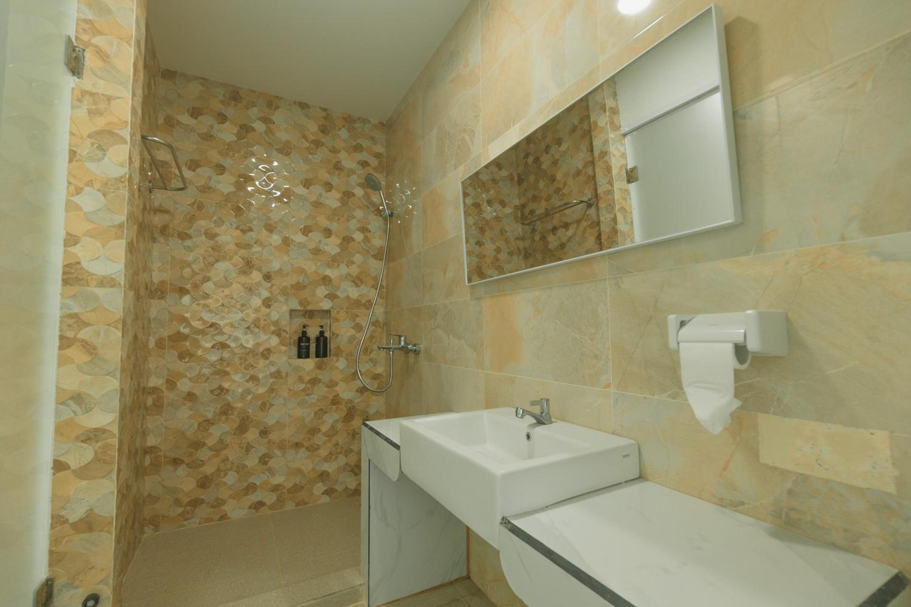Standard King Room photo 2