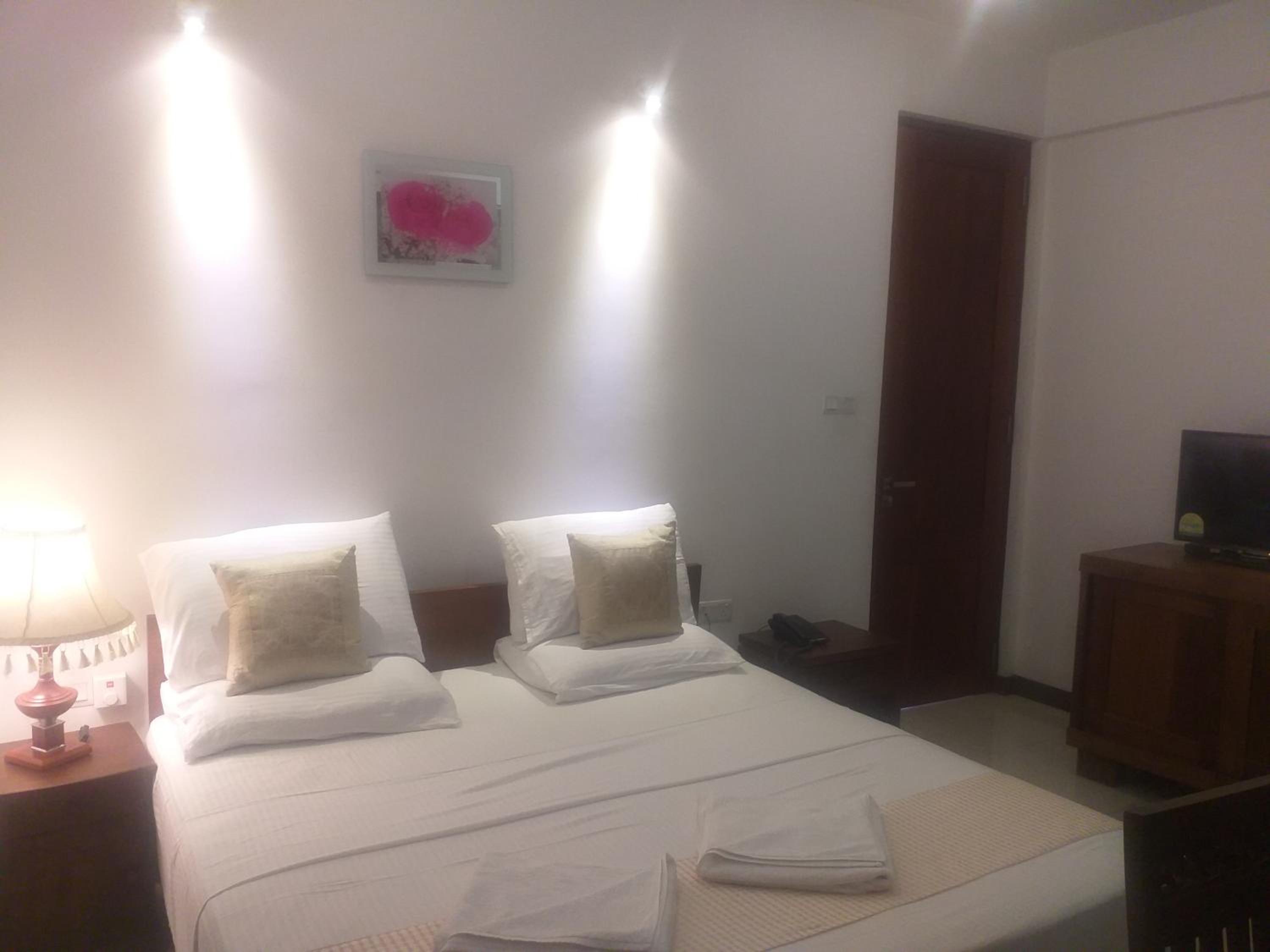 Deluxe Double Room (2 Adults + 1 Child)