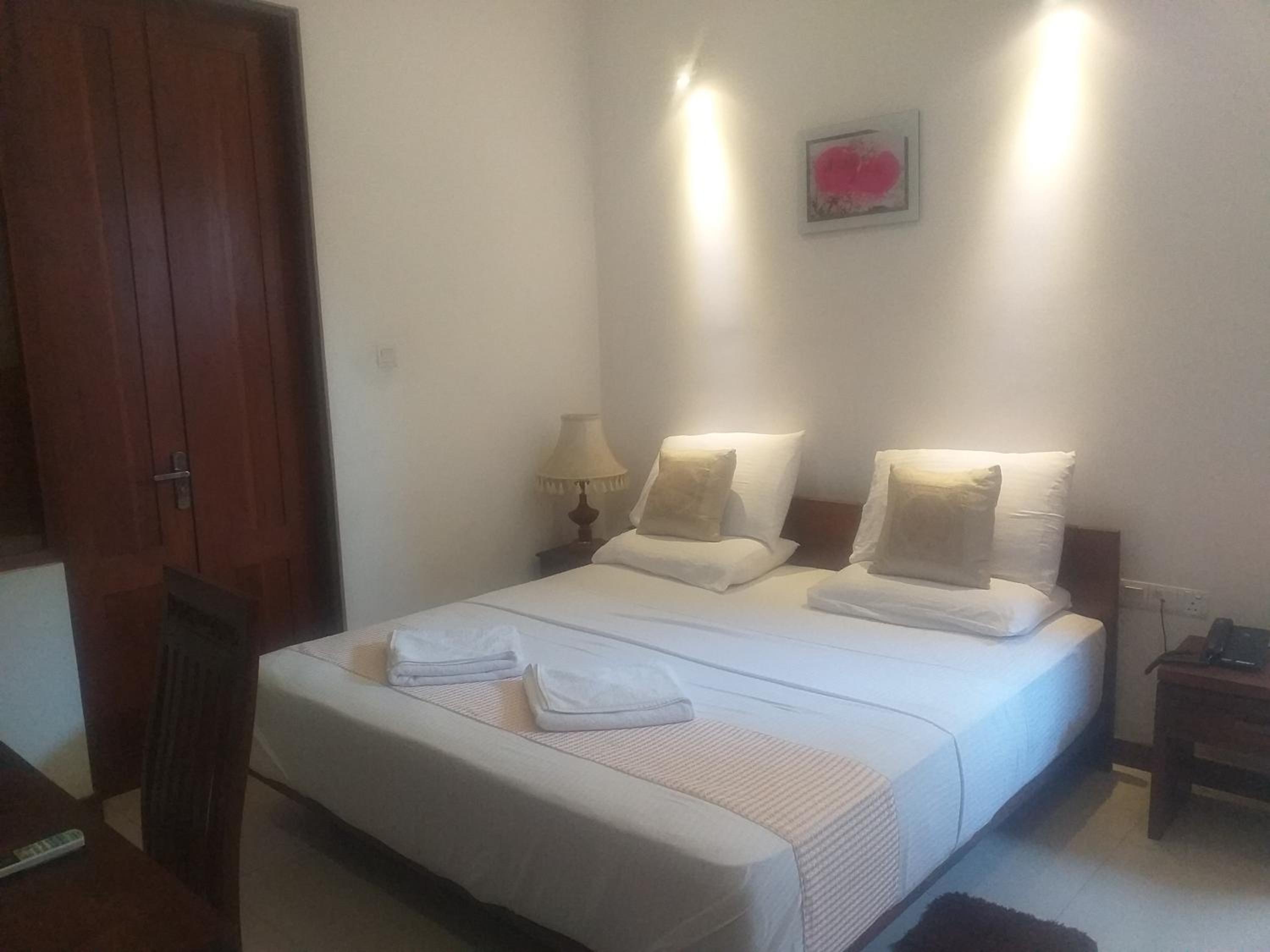 Deluxe Double Room (2 Adults + 1 Child) photo 3