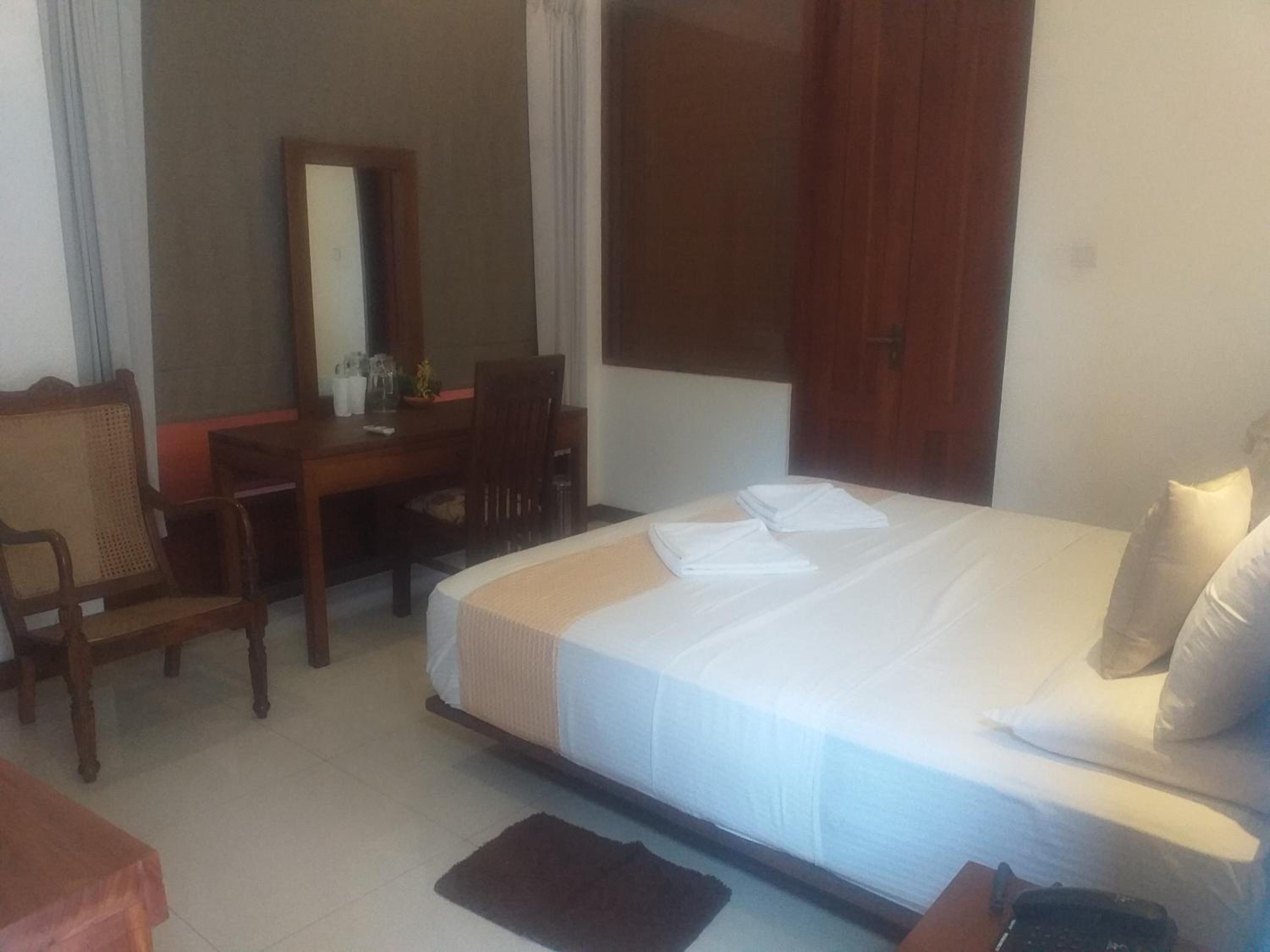Deluxe Double Room (2 Adults + 1 Child) photo 2