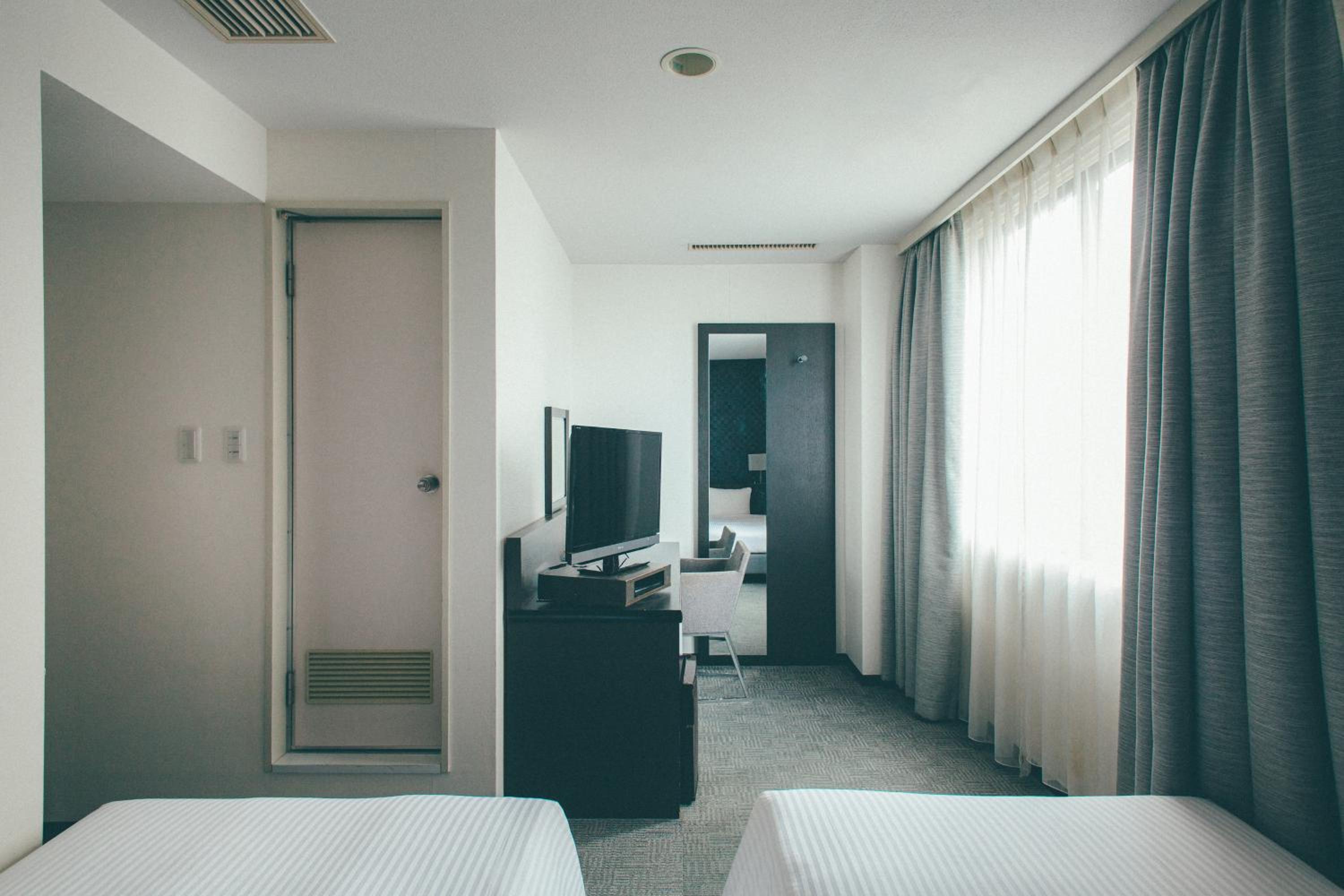 Twin Room - Smoking - Photo 4