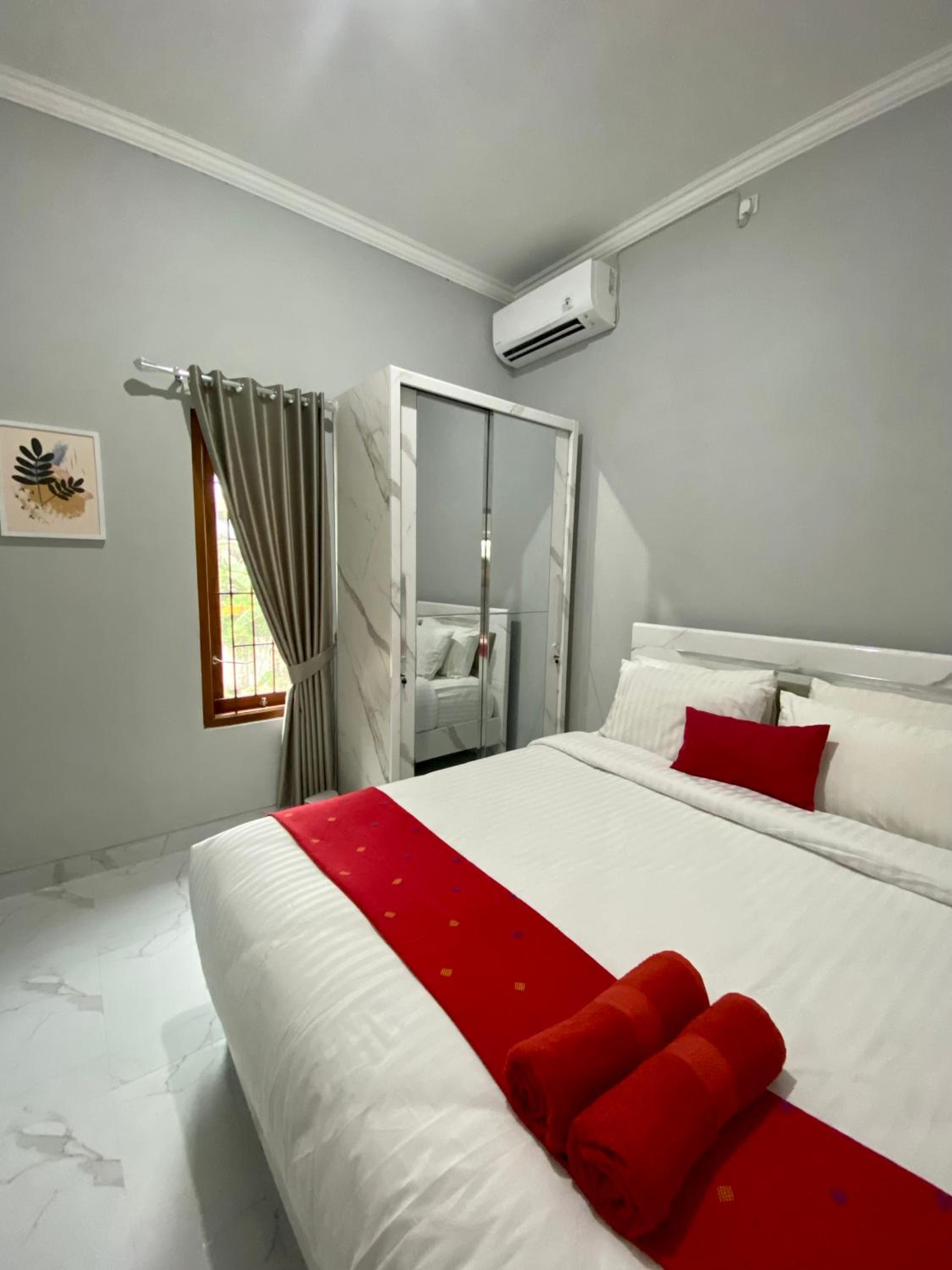 Three-Bedroom House photo 1