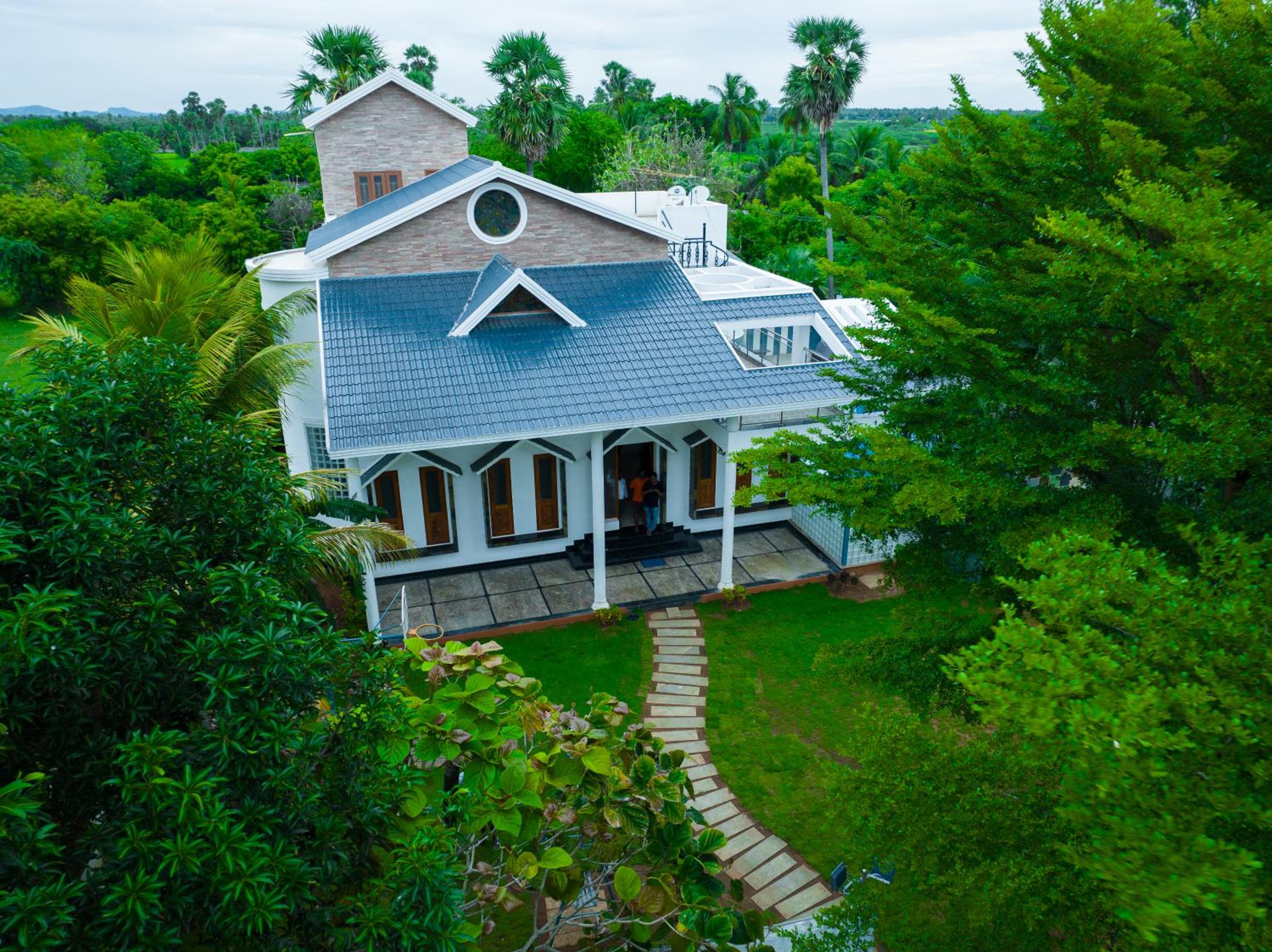 Villa photo 2