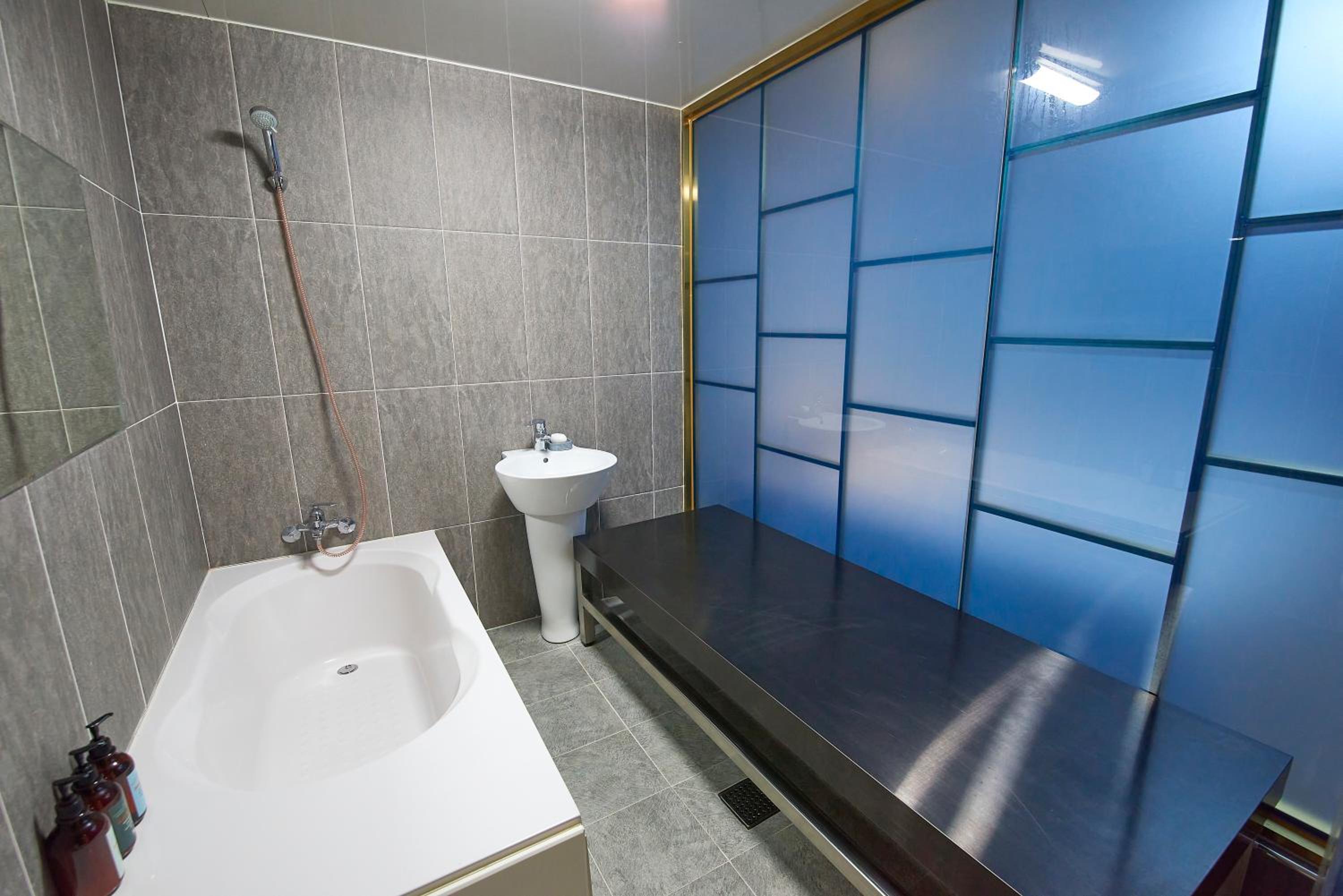 Deluxe Twin Room - Photo 2