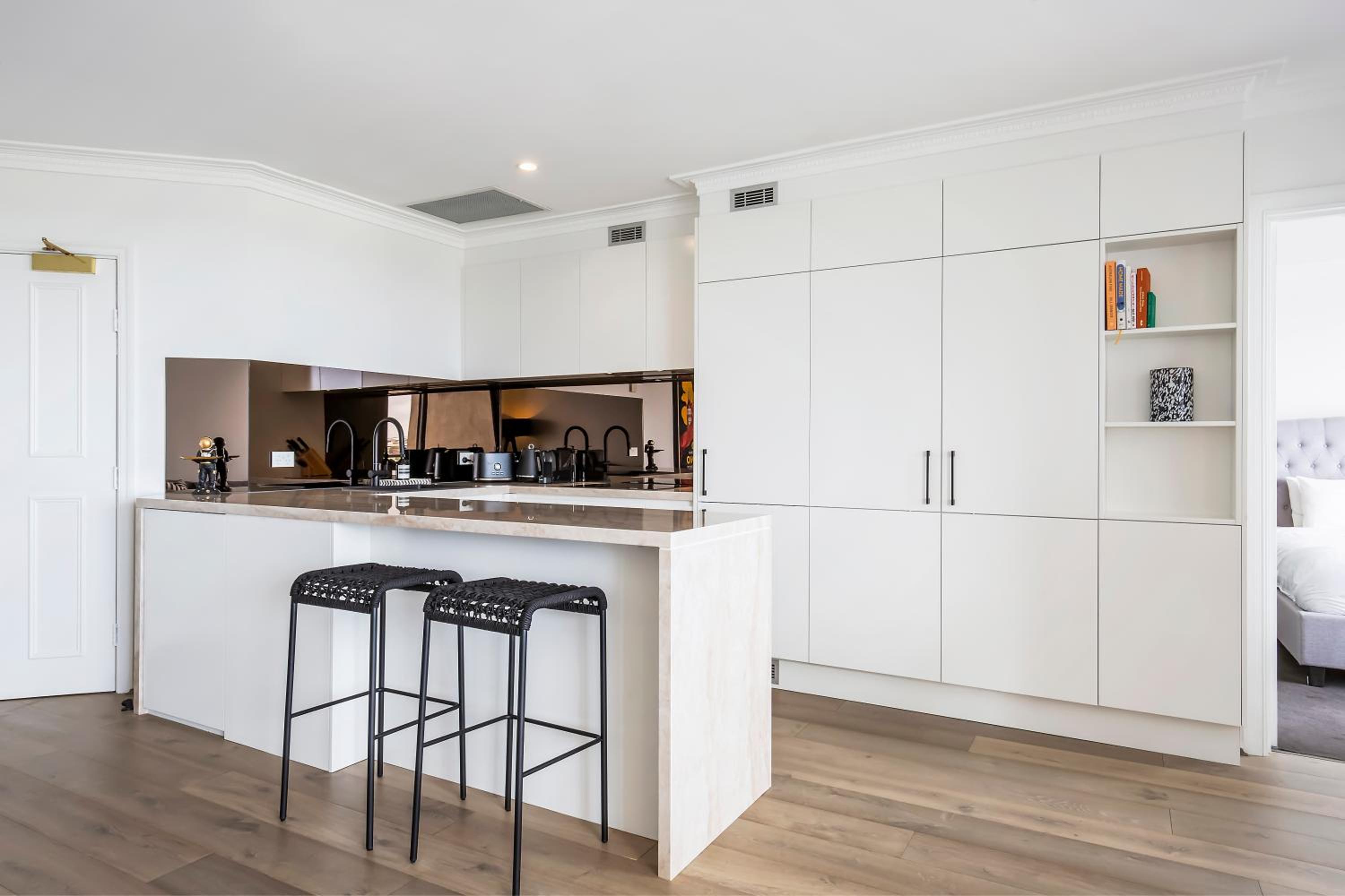 One Bedroom Luxury Harbor View with Study photo 2
