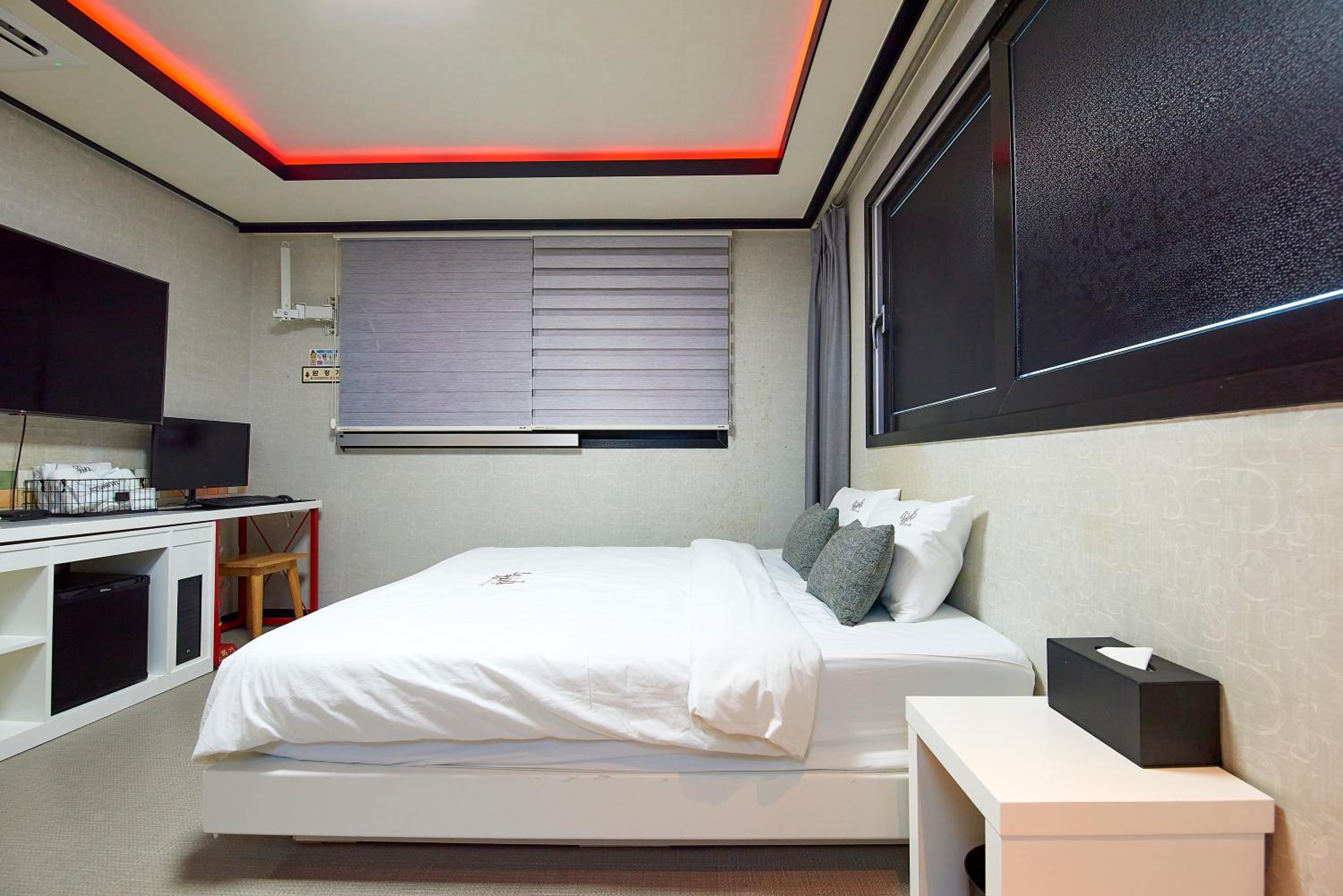 Standard Double Room - Photo 6