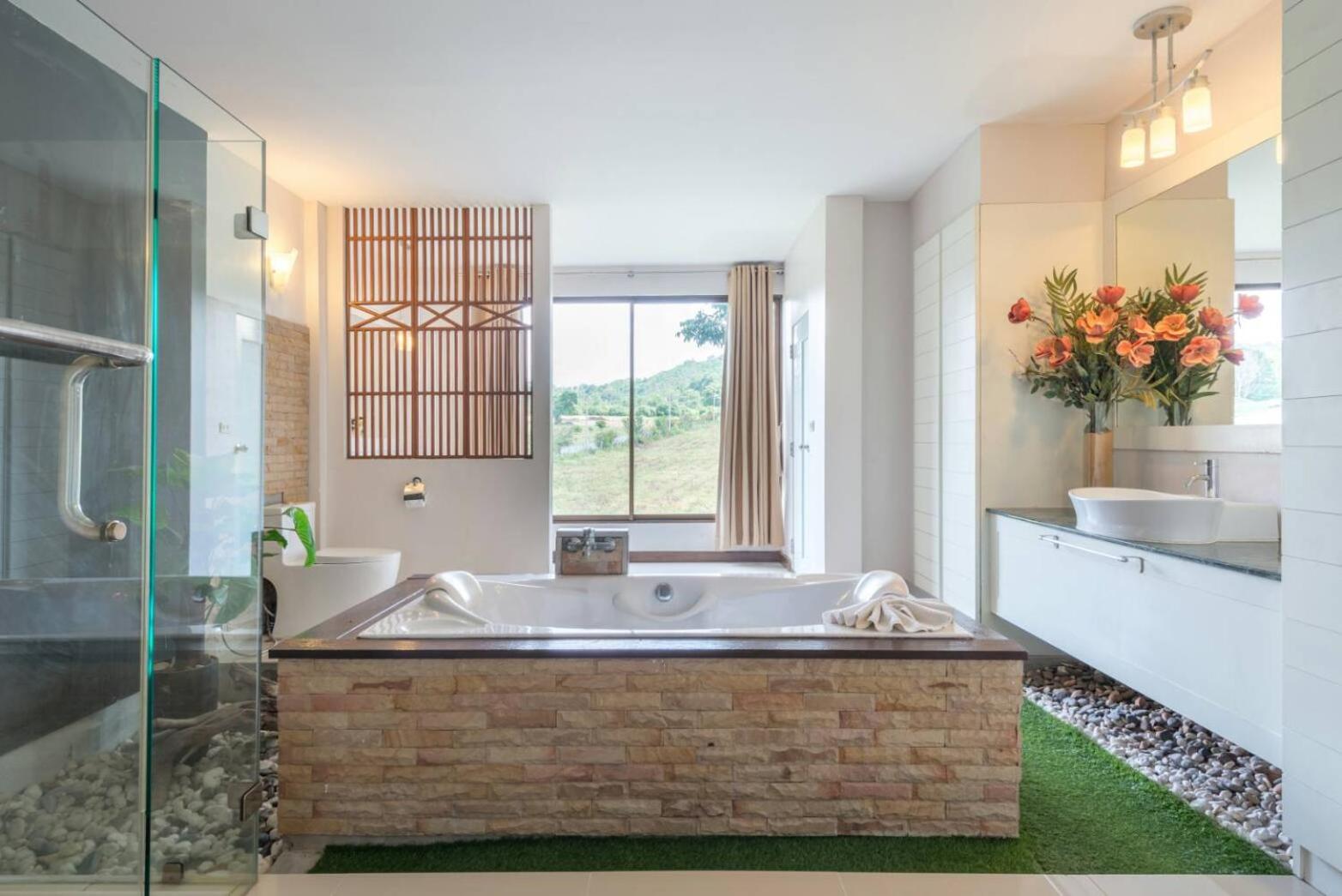 Suite with Mountain View - Photo 3