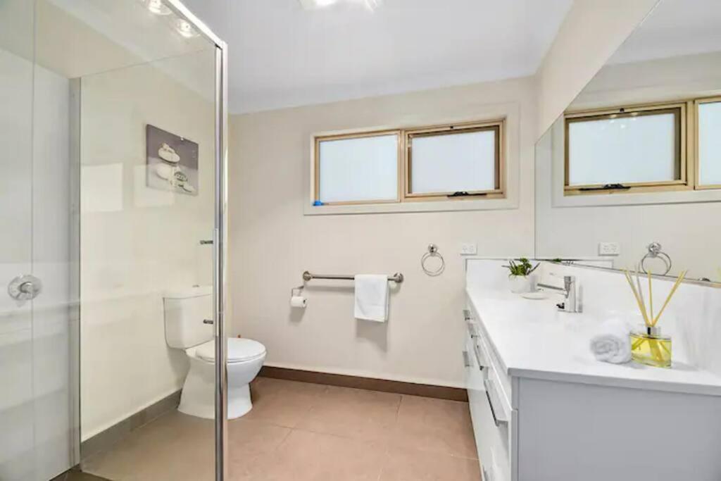 Three-Bedroom House photo 3
