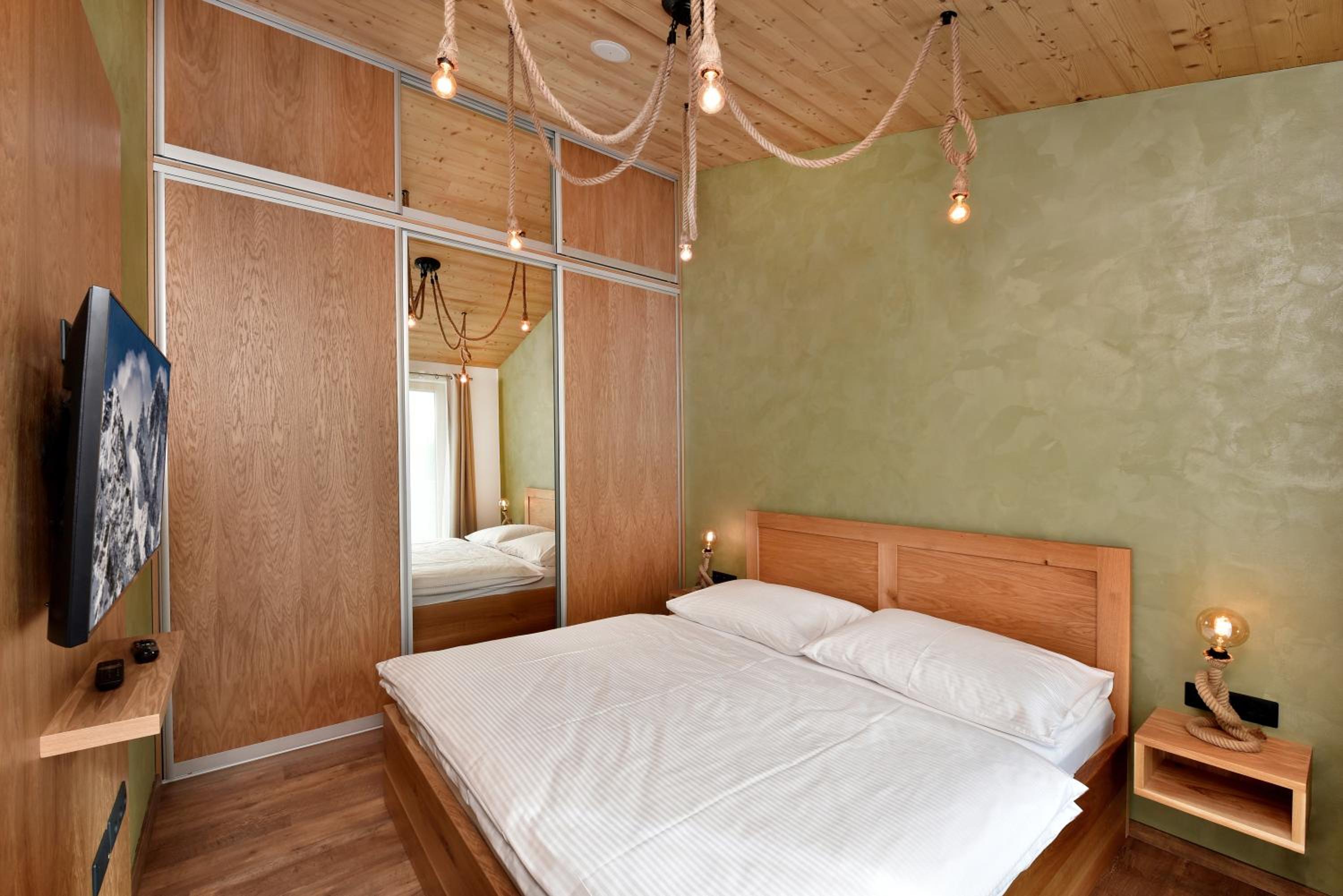 Apartment with Balcony - Photo 9