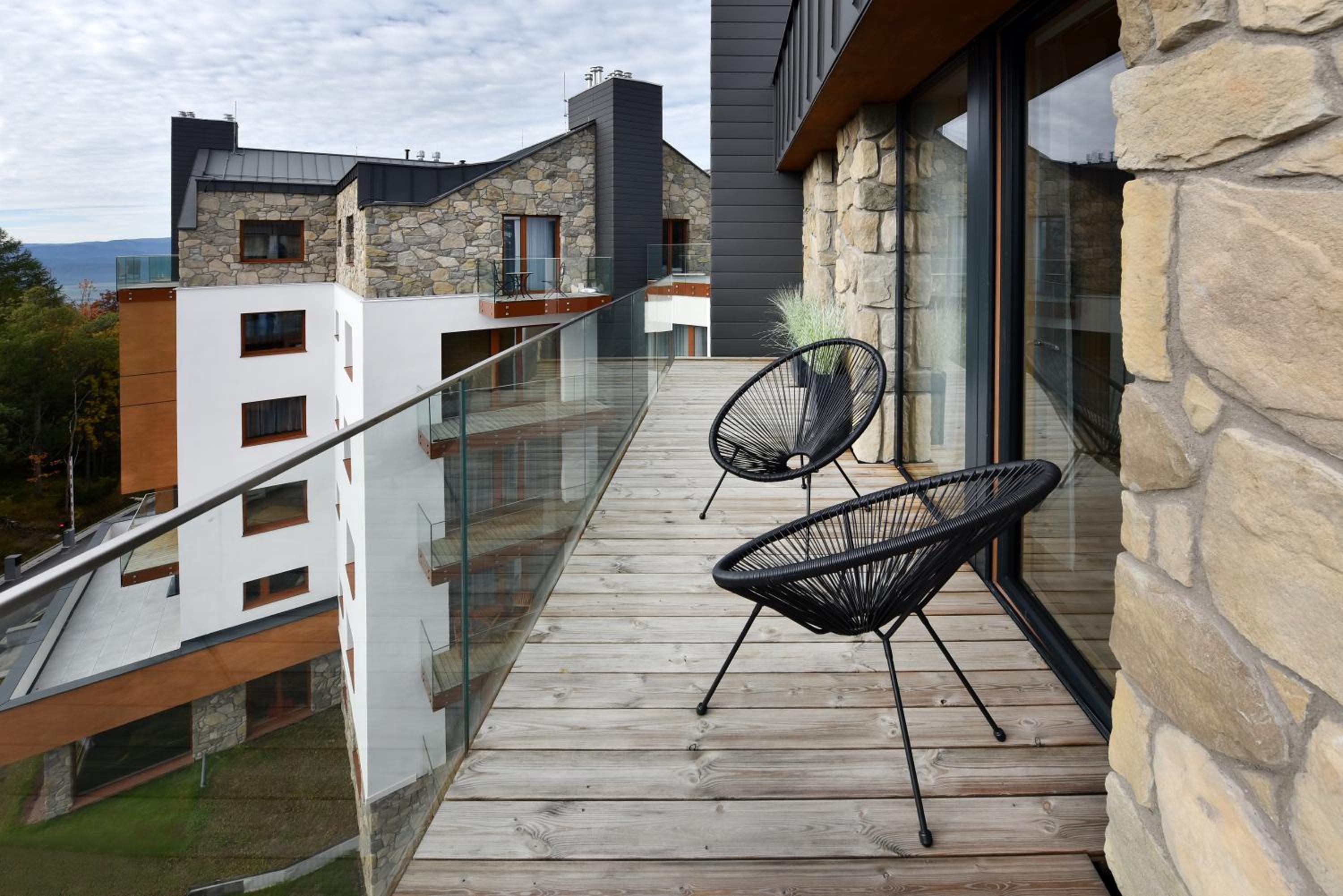 Apartment with Balcony - Photo 11