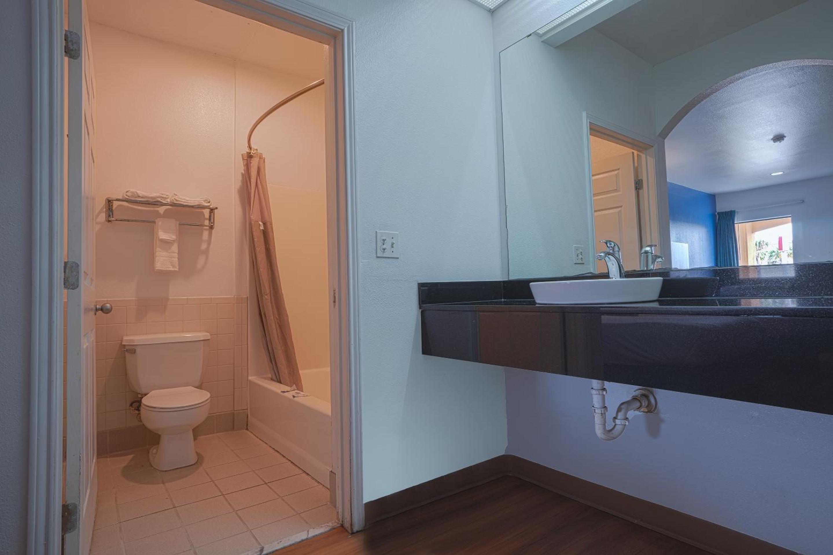 2 Queen Beds Non-Smoking - Photo 6
