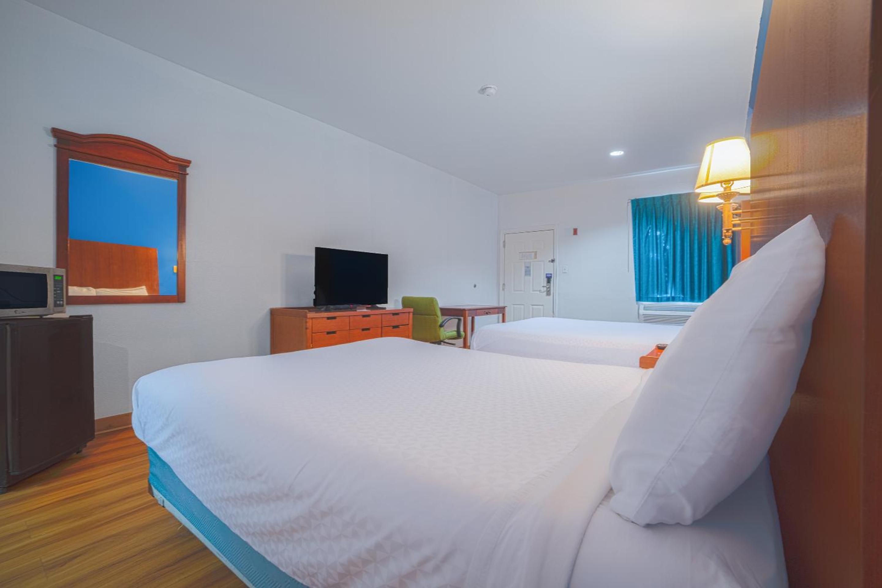 2 Queen Beds Non-Smoking - Photo 3