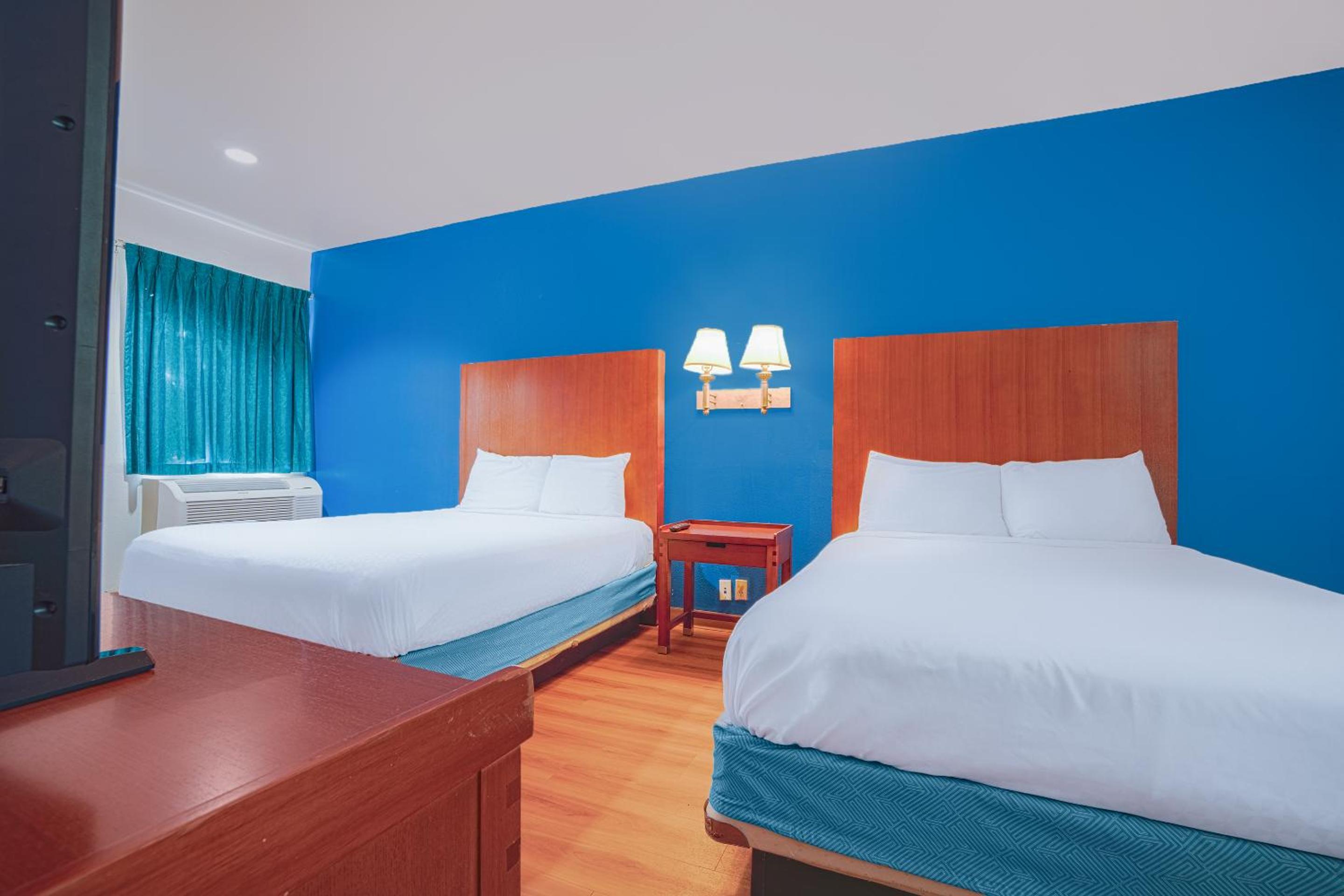 2 Queen Beds Non-Smoking - Photo 1