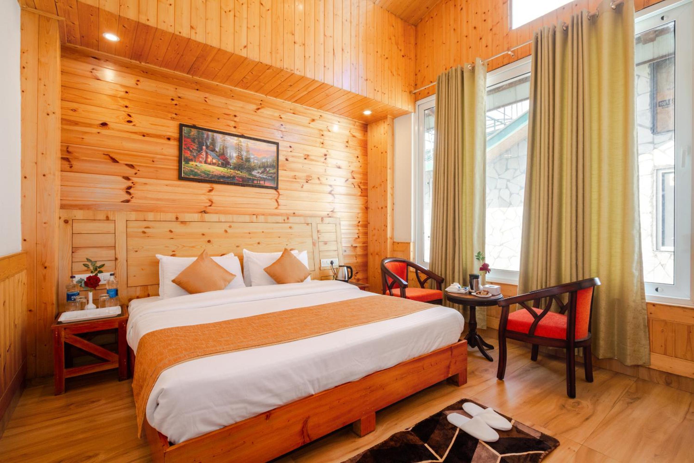 King Suite with Balcony - Photo 30