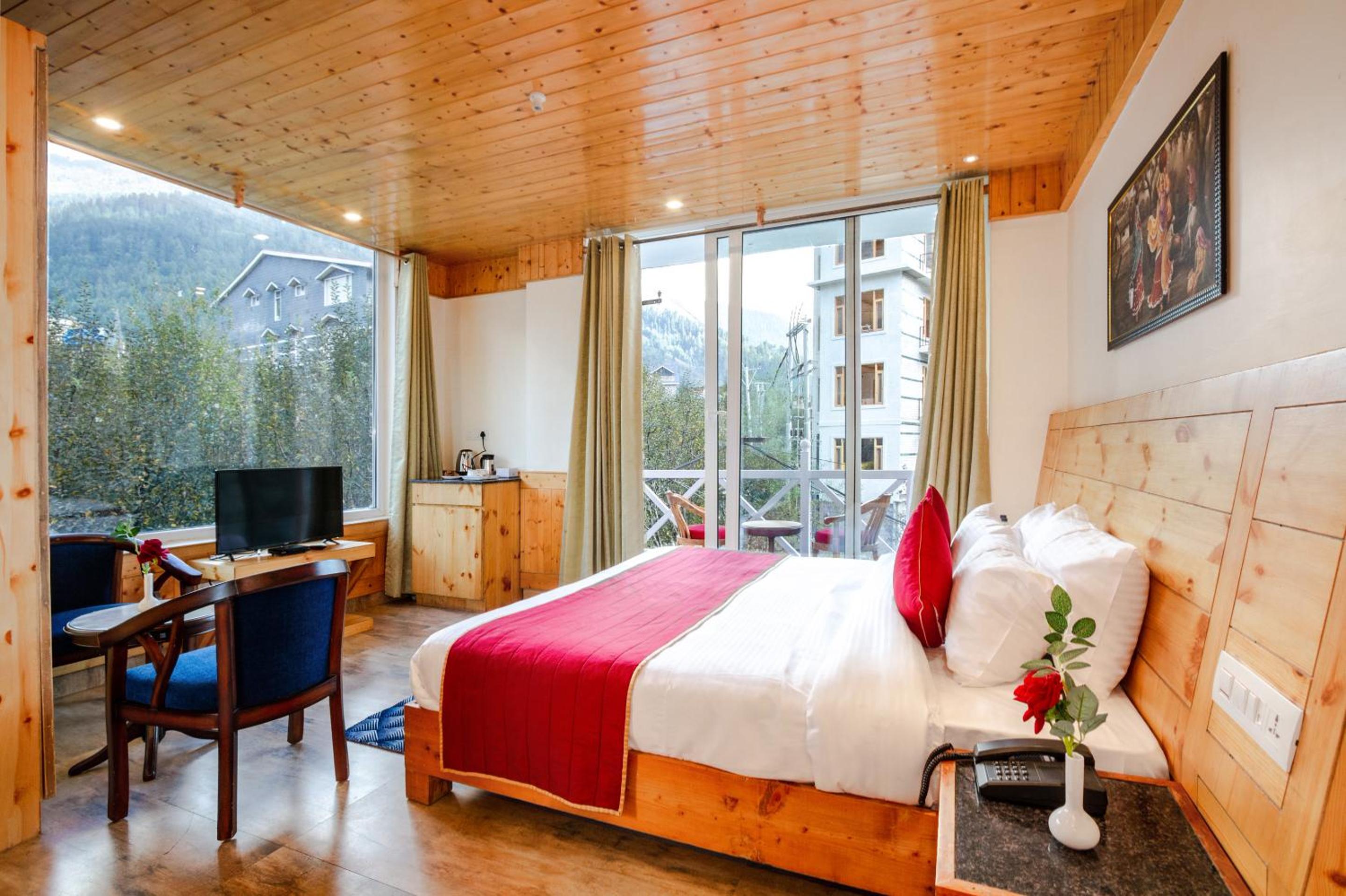 King Suite with Balcony - Photo 37