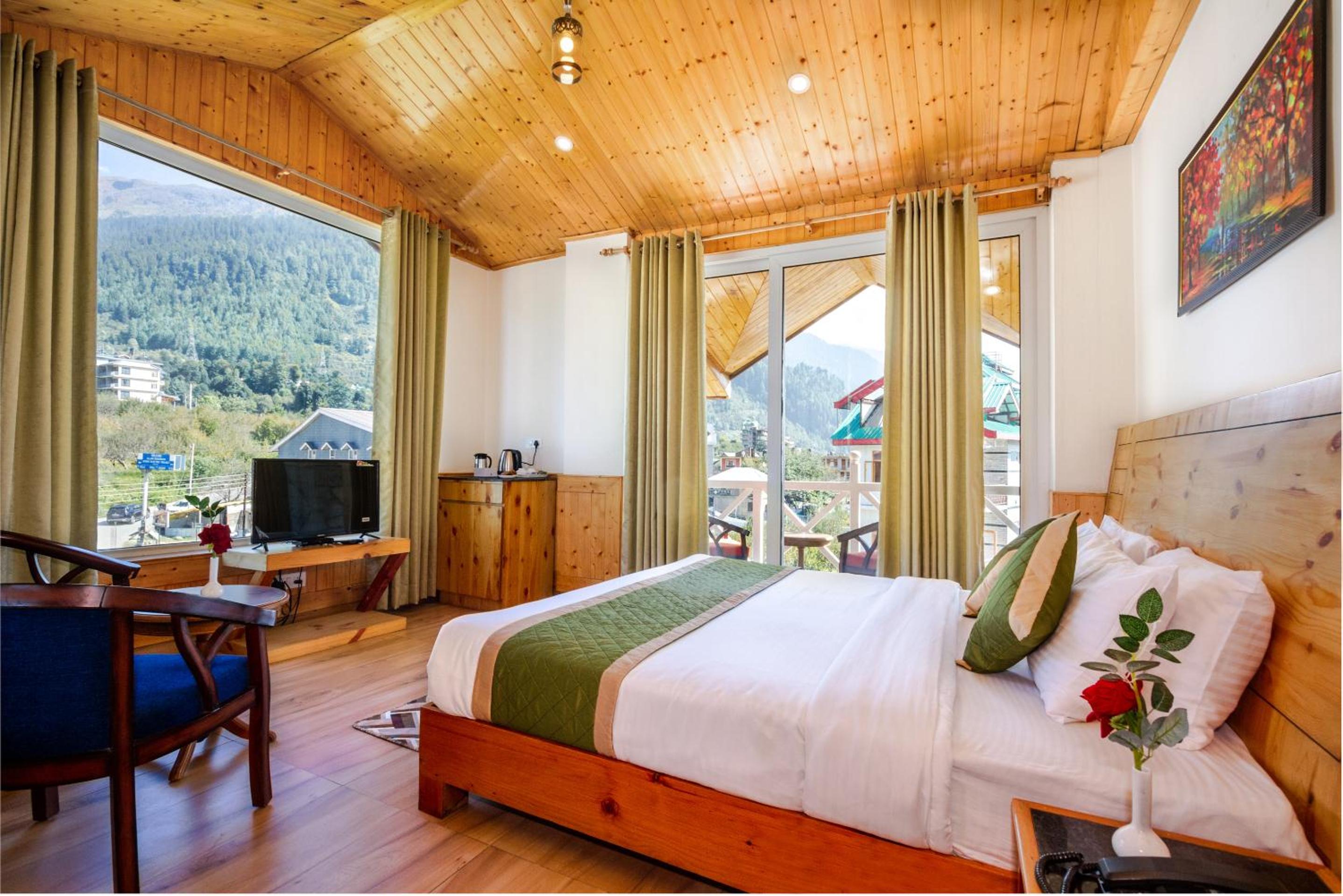 King Suite with Balcony - Photo 38