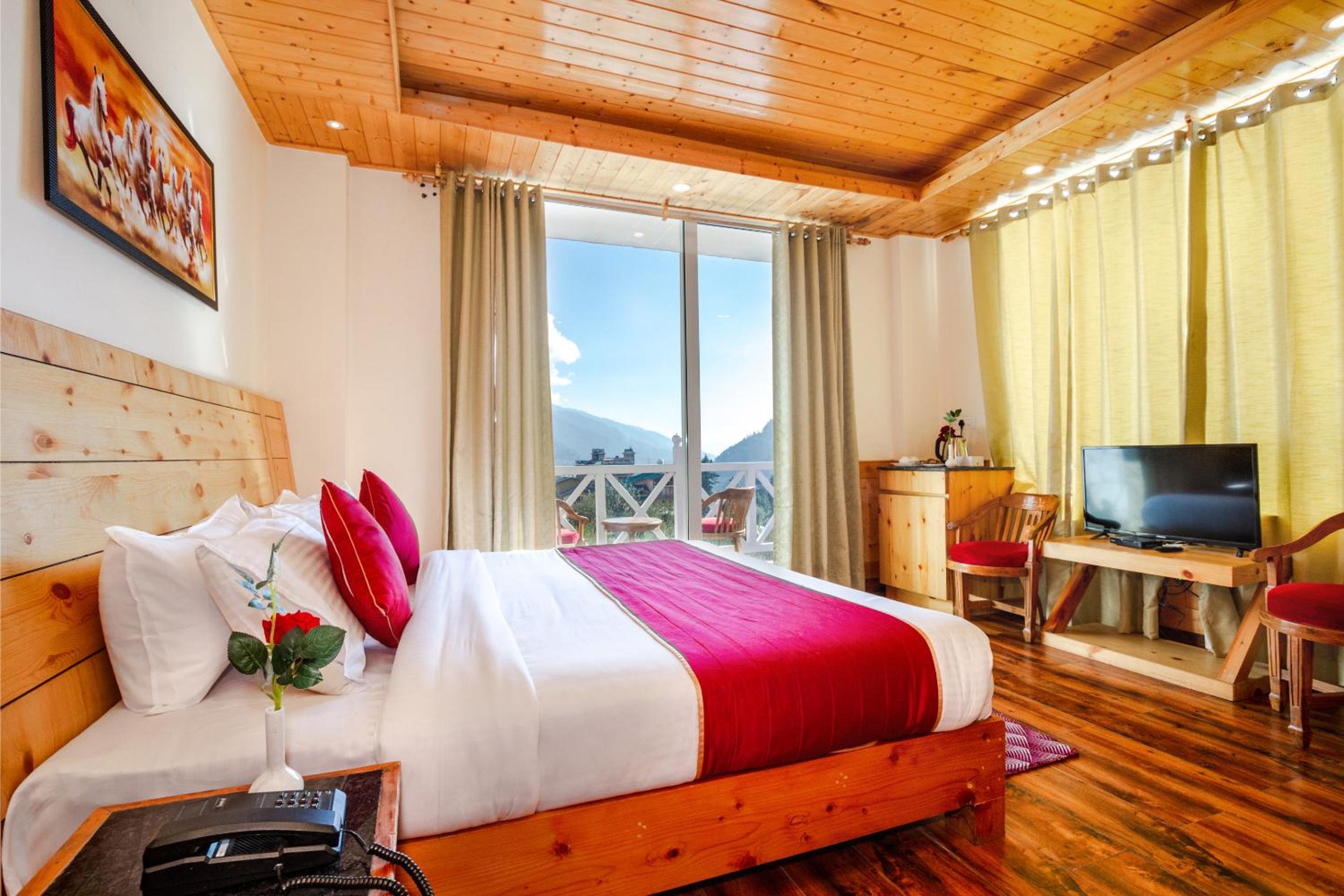 King Suite with Balcony - Photo 41